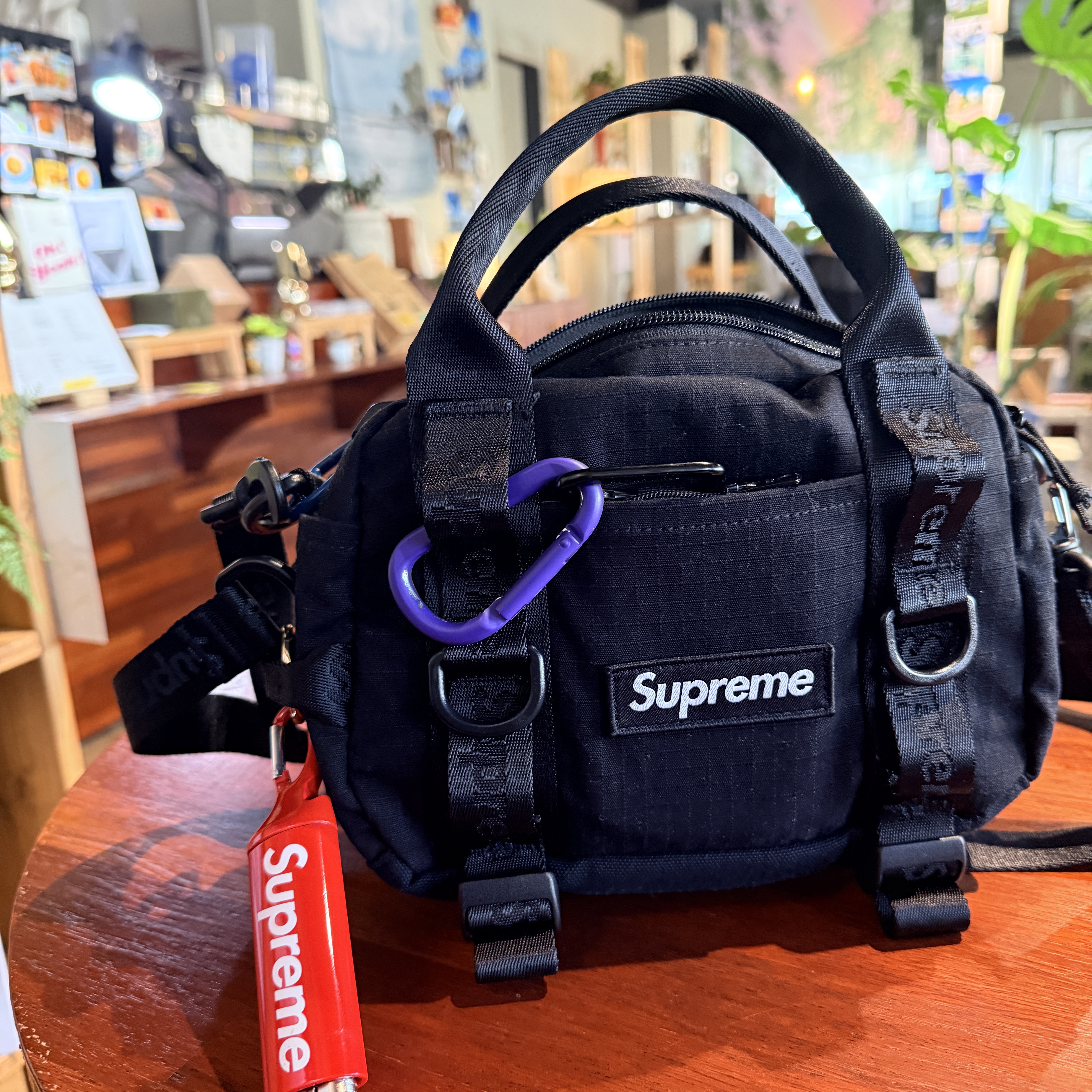 Supreme Mini Duffle Bag Black - 26SS 착용 스타일