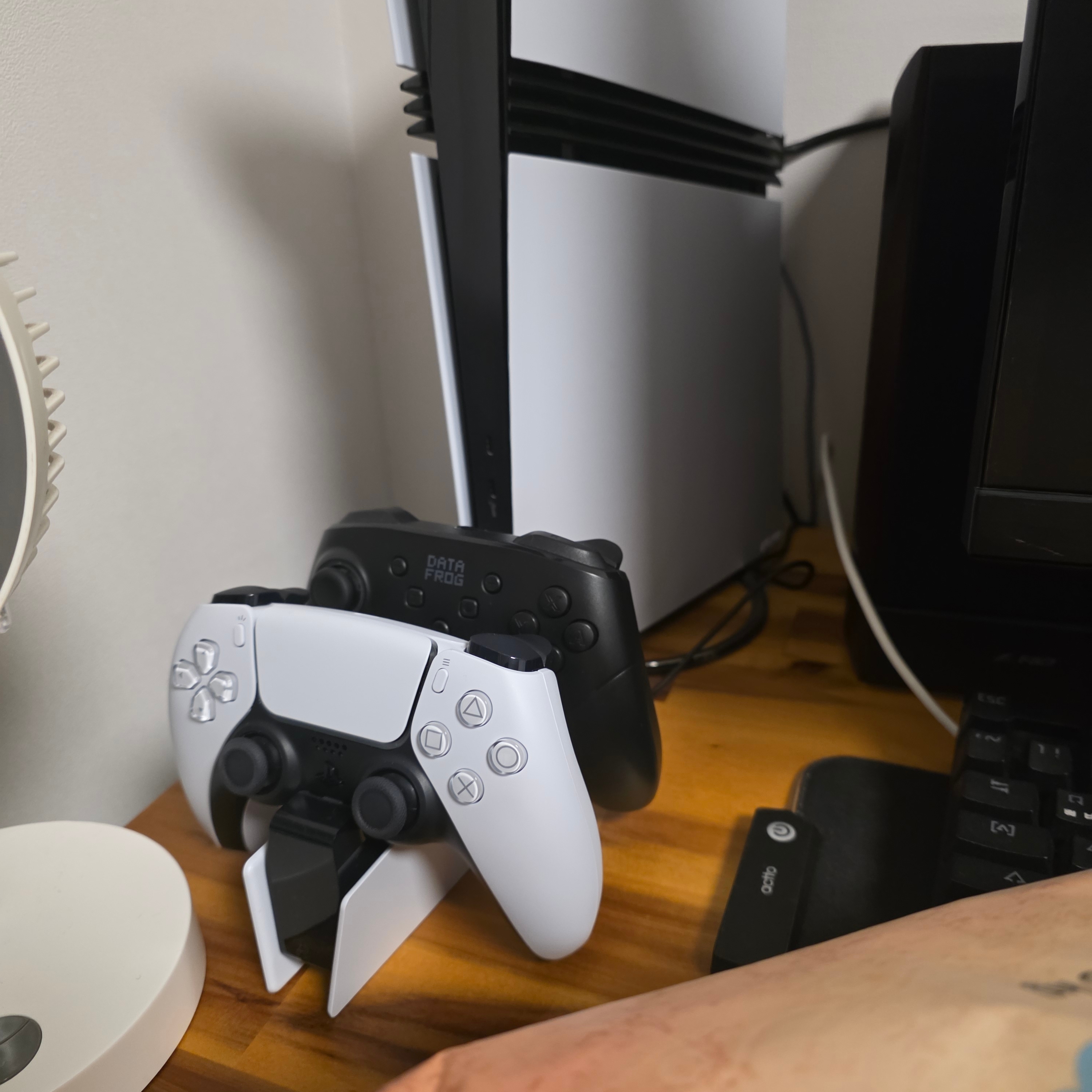 [7% 적립] PlayStation 5 Pro - 2TB 착용 스타일
