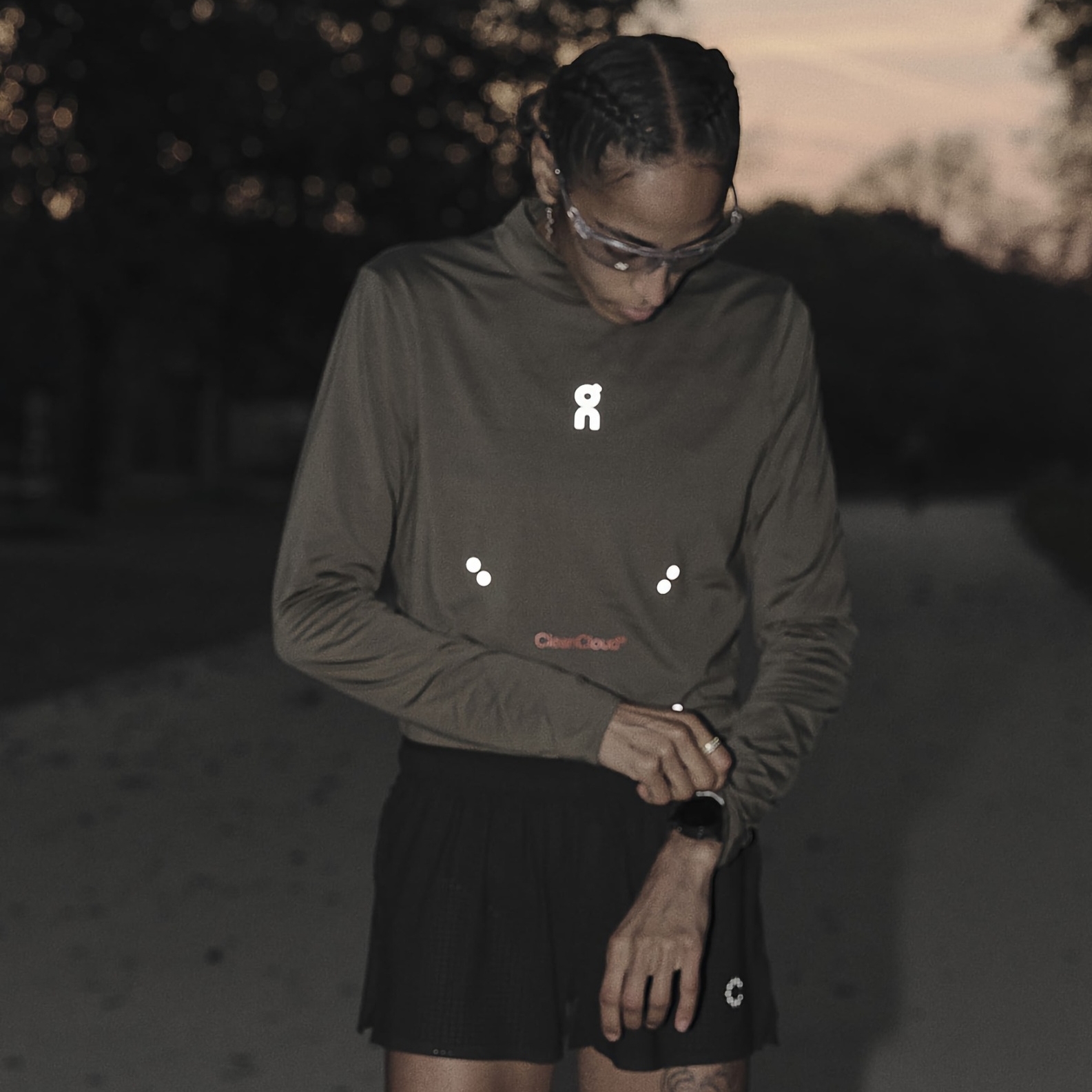 On Running x Pleasures x The Loop Long T-Shirt Olive 착용 스타일