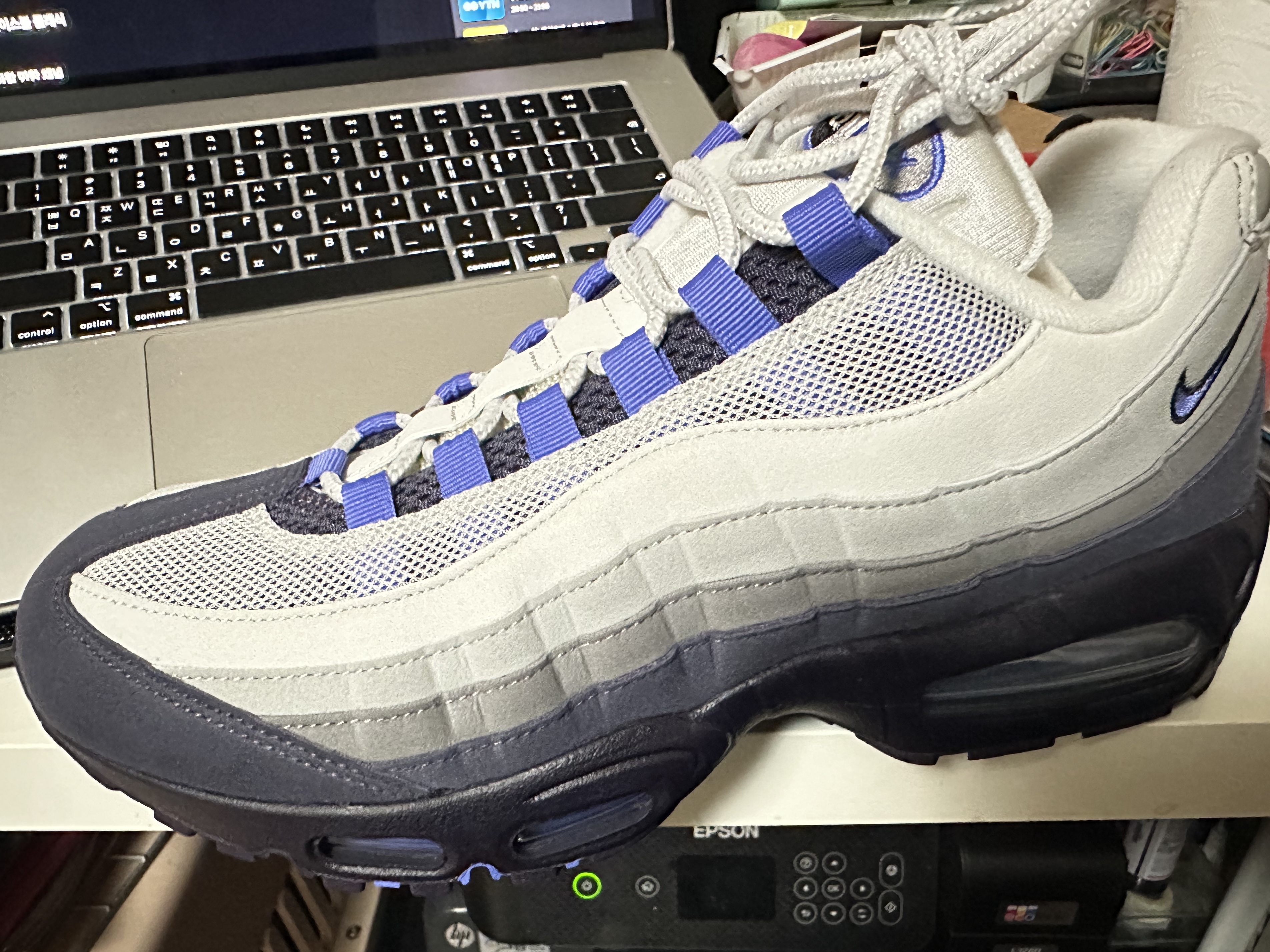 Nike Air Max 95 OG Photon Dust Dark Raisin 착용 스타일