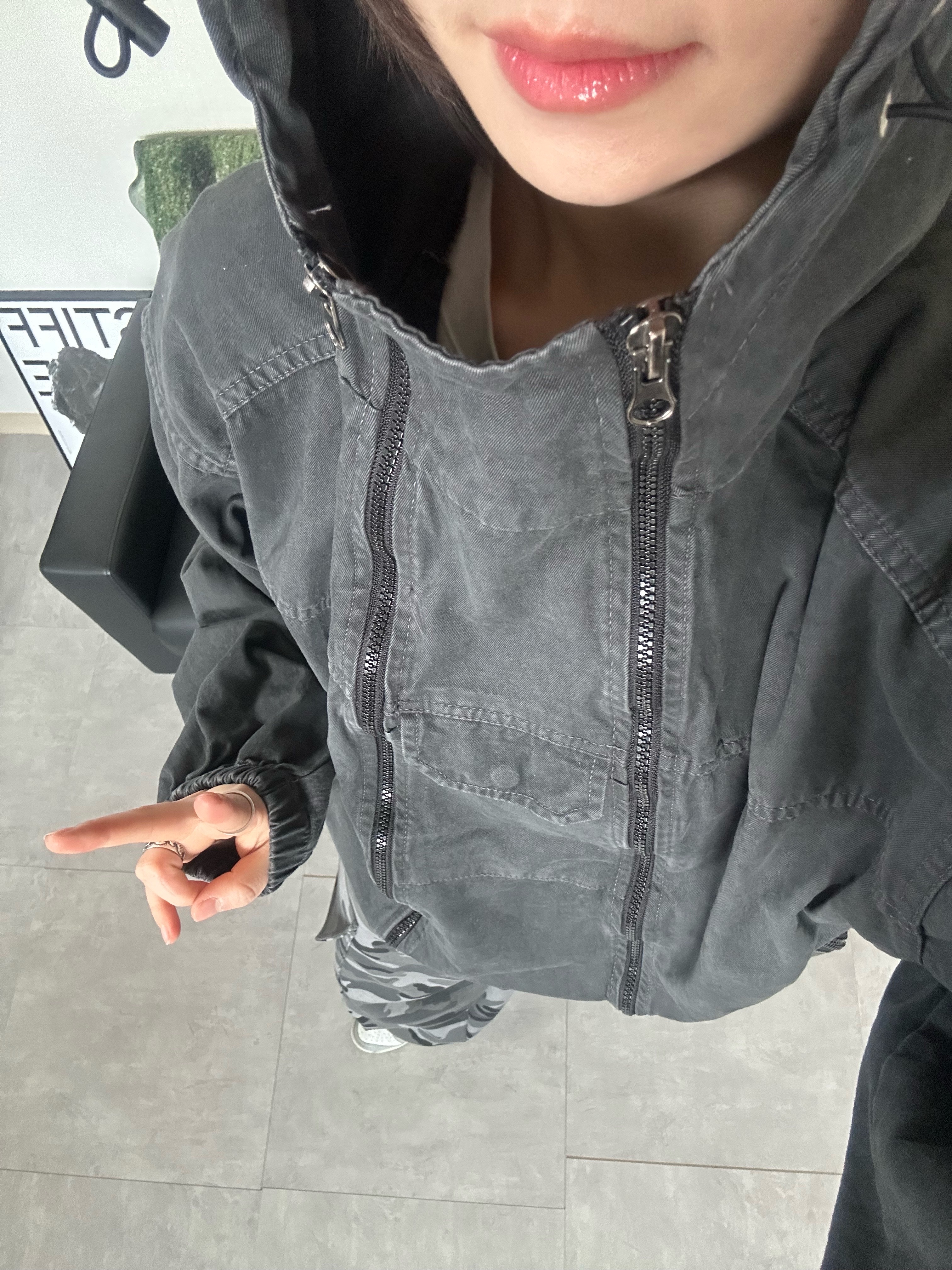 (W) Nike Air Force 1 '07 Low Triple Black 착용 스타일 - 9