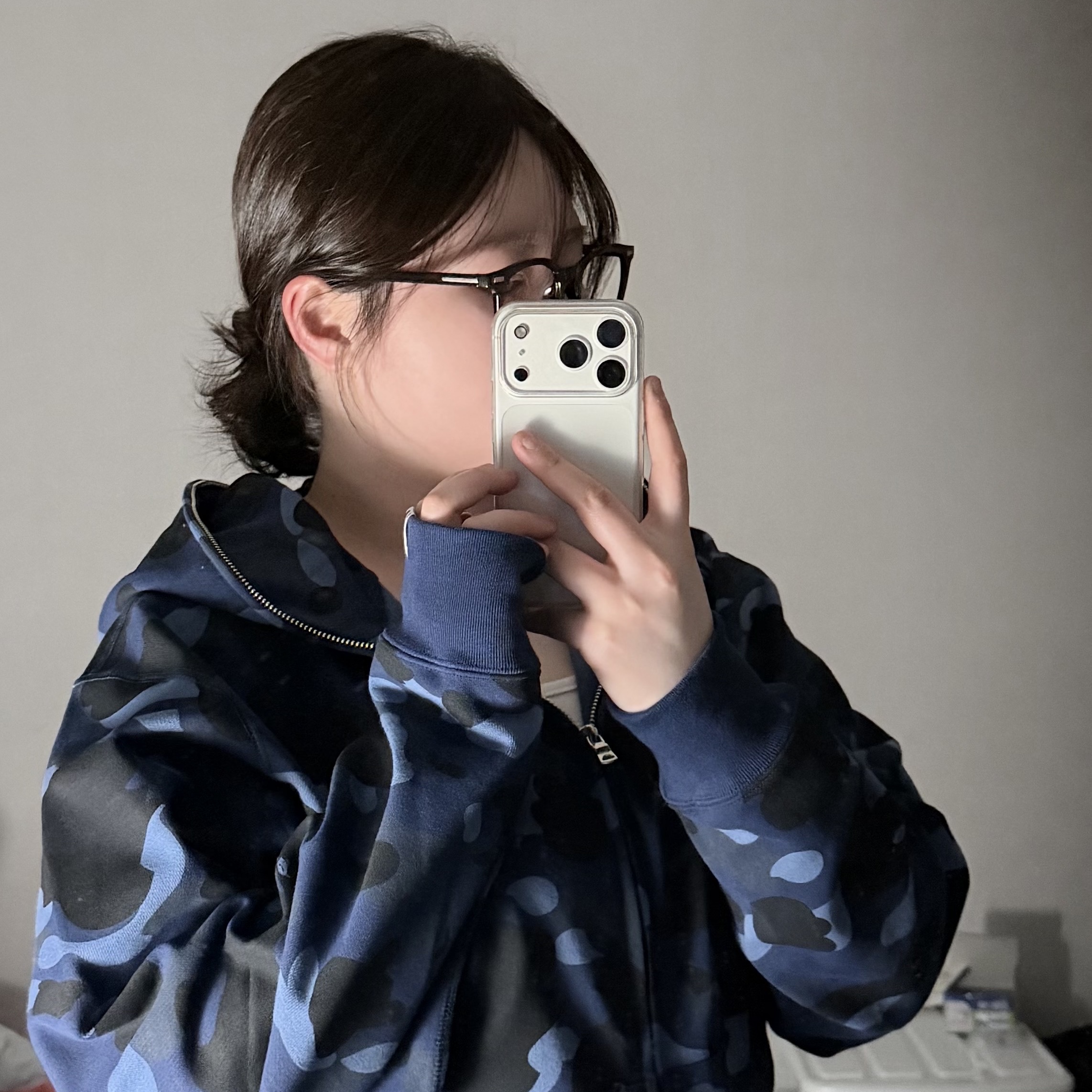 BAPE One Point Color Camo Cropped Full Zip Hoodie Navy 착용 스타일