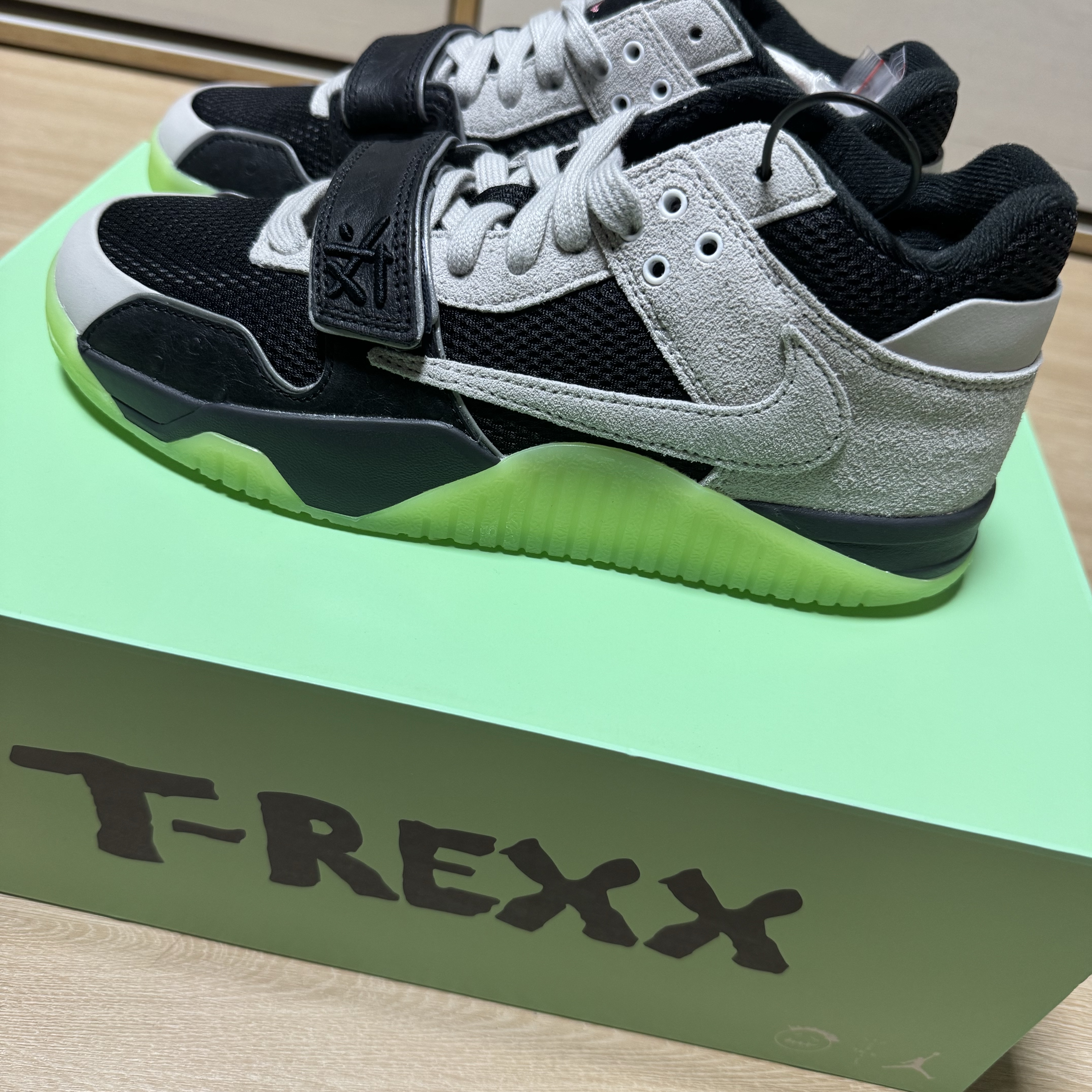 Jordan x Travis Scott x Chase B Jumpman Jack TR Black Night Silver 착용 스타일 - 2