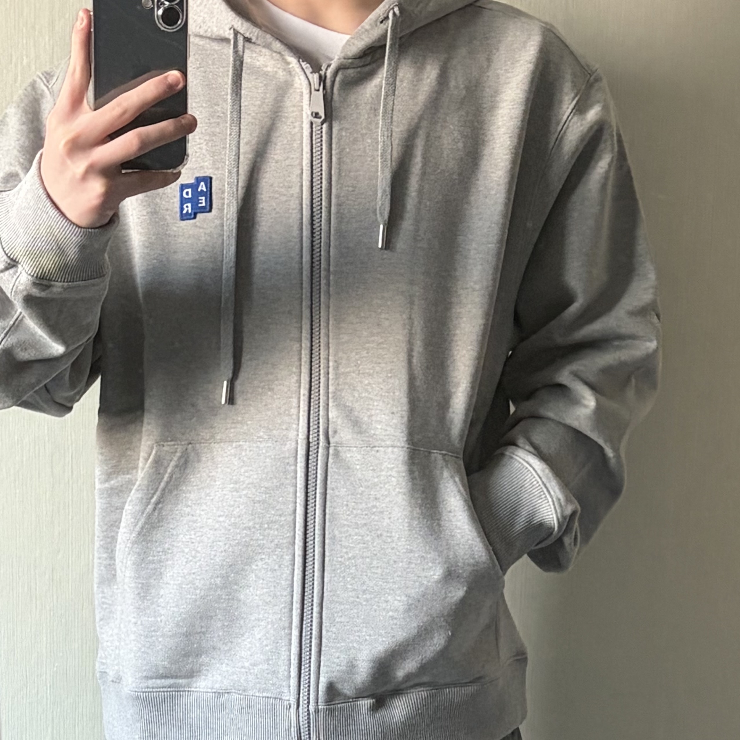 Ader Error Sig; TRS/BL Tag Hoodie Zip-Up 01 Grey 착용 스타일 - 1