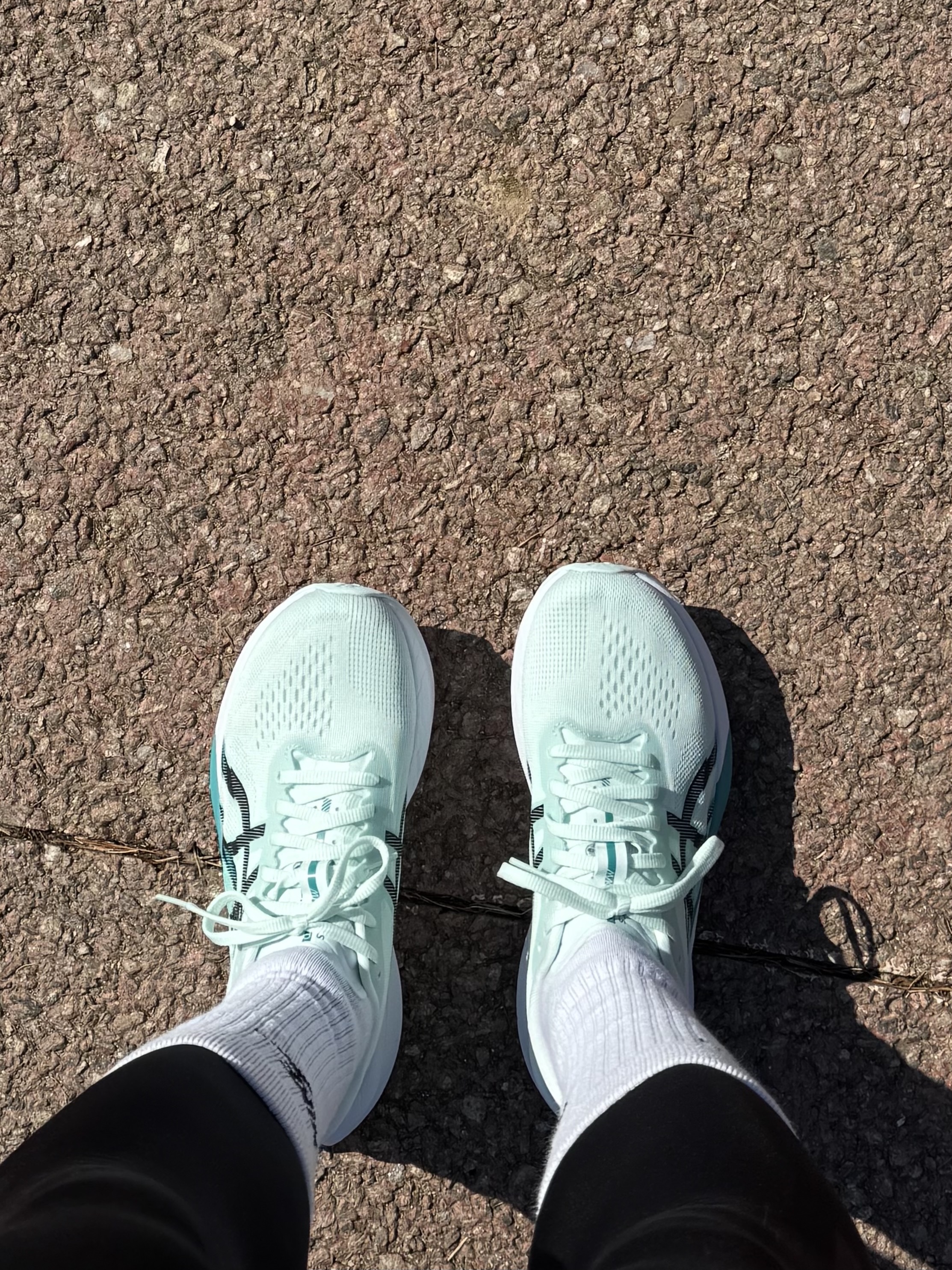 Asics Magic Speed 4 Soothing Sea Black - 2E Wide 착용 스타일 - 2