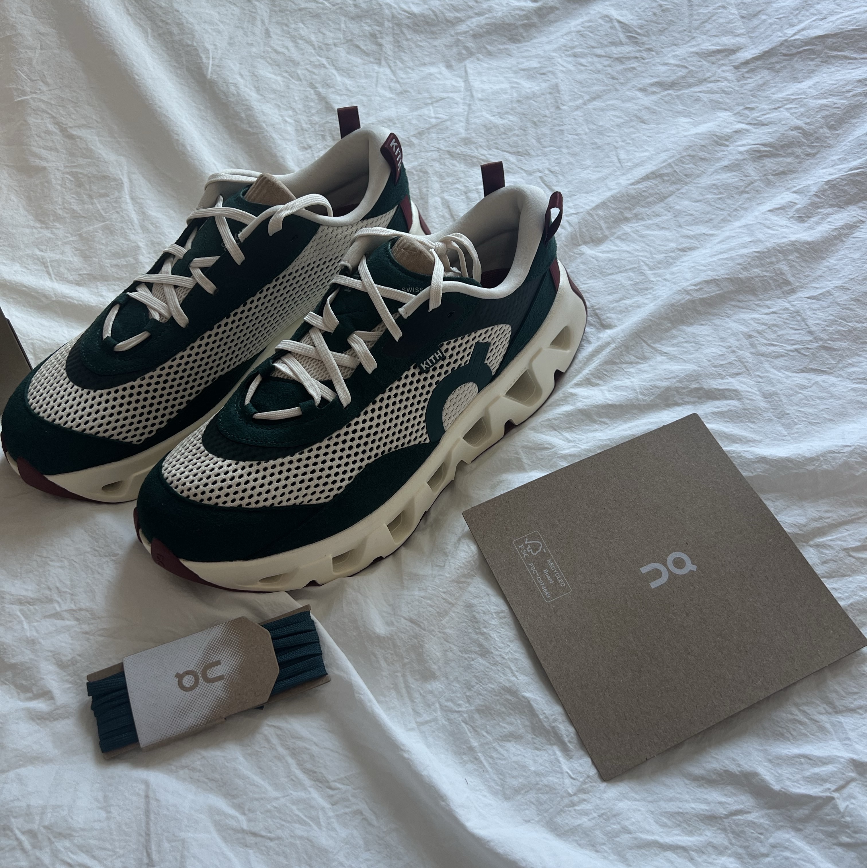 On Running x Kith K-Tech 2 Spirulina Barley 착용 스타일 - 2