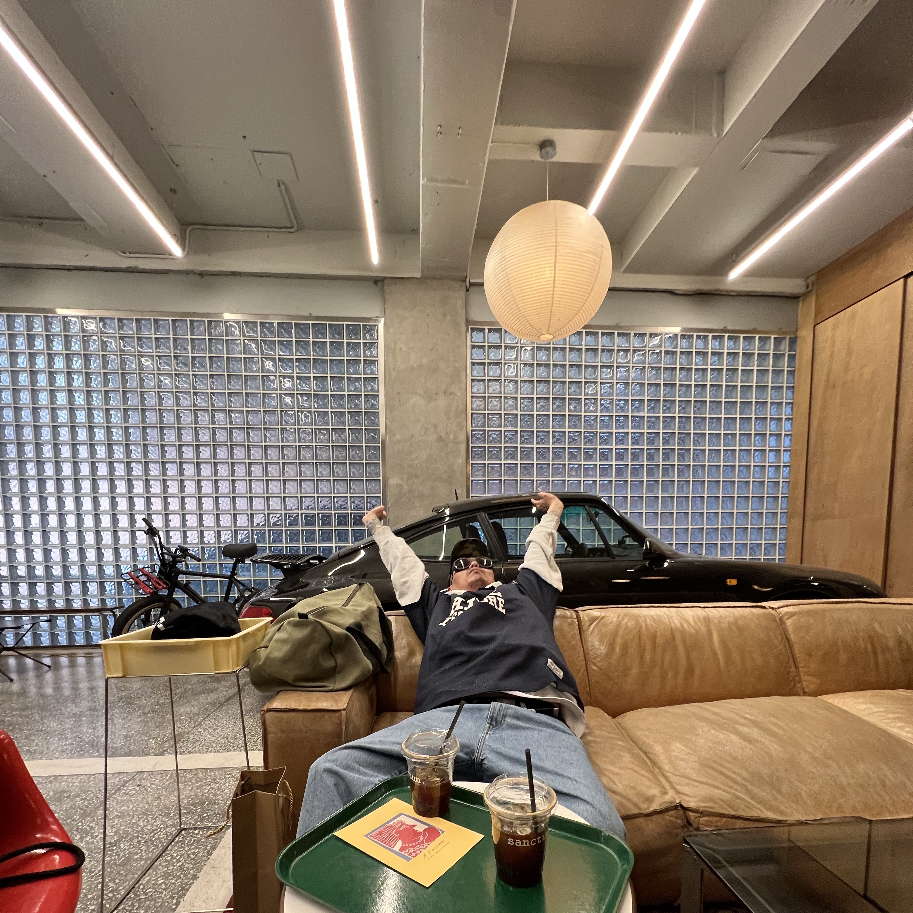 Converse x Shai 001 Brown 착용 스타일 - 3