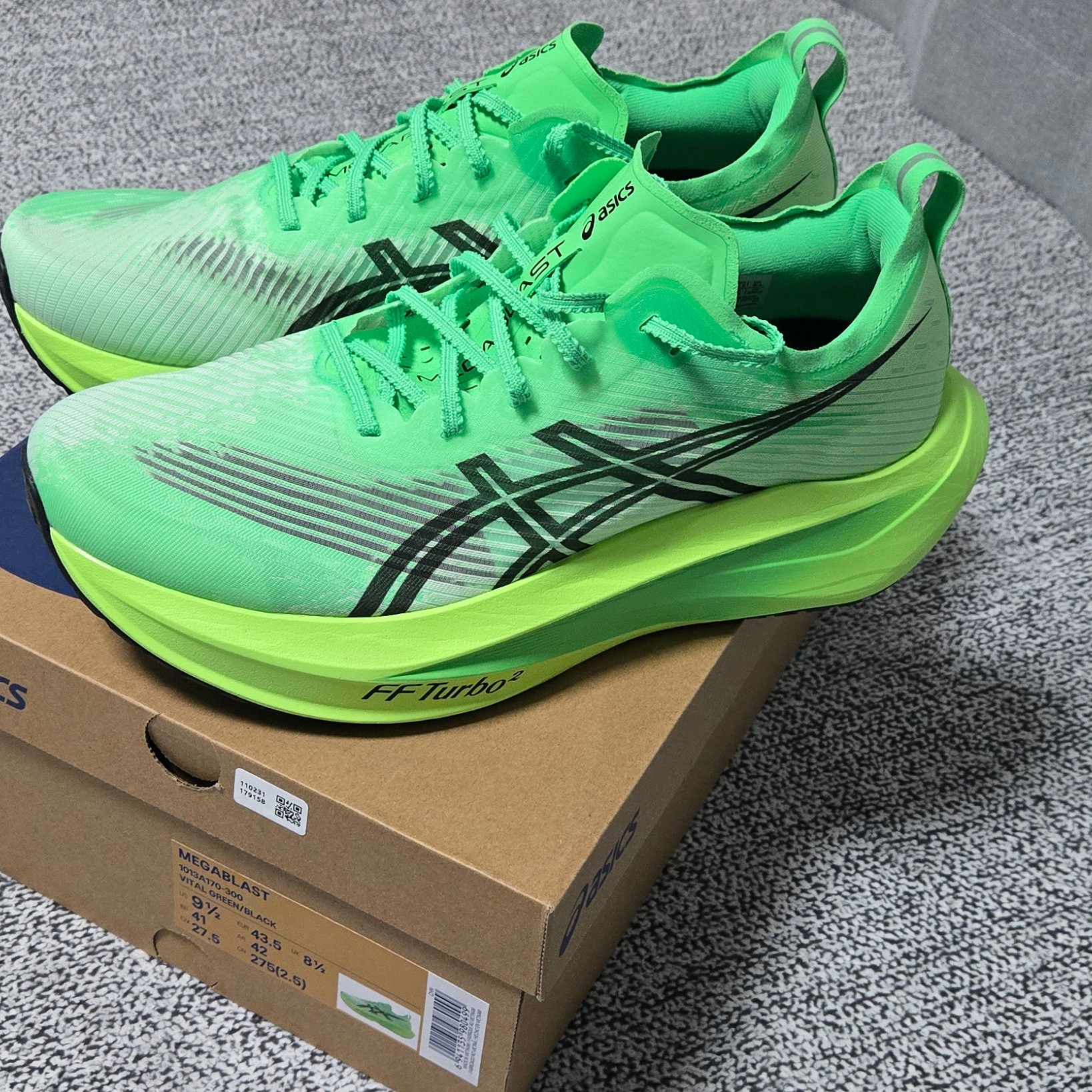 Asics Megablast Vital Green Black 착용 스타일