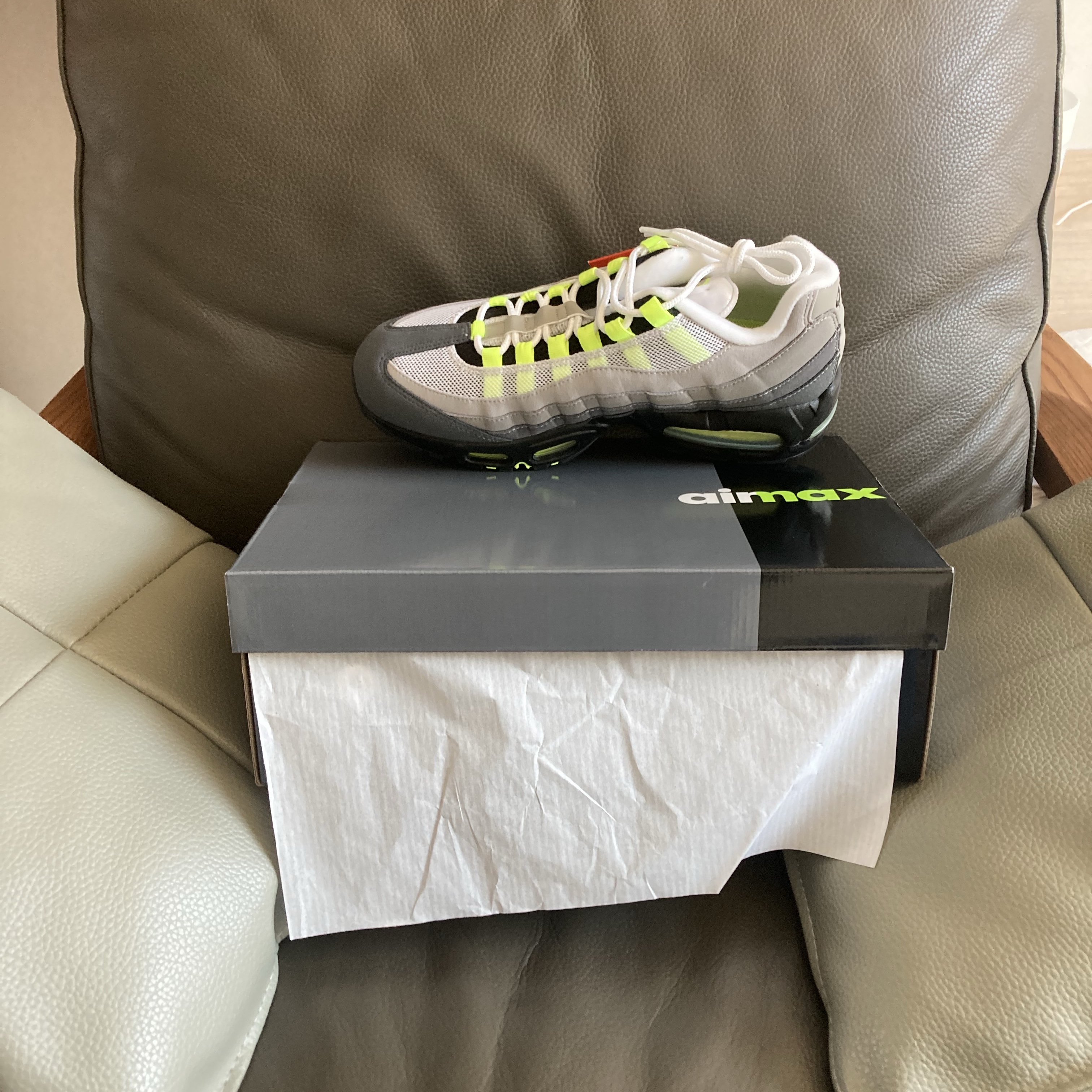 Nike Air Max 95 OG Neon 착용 스타일