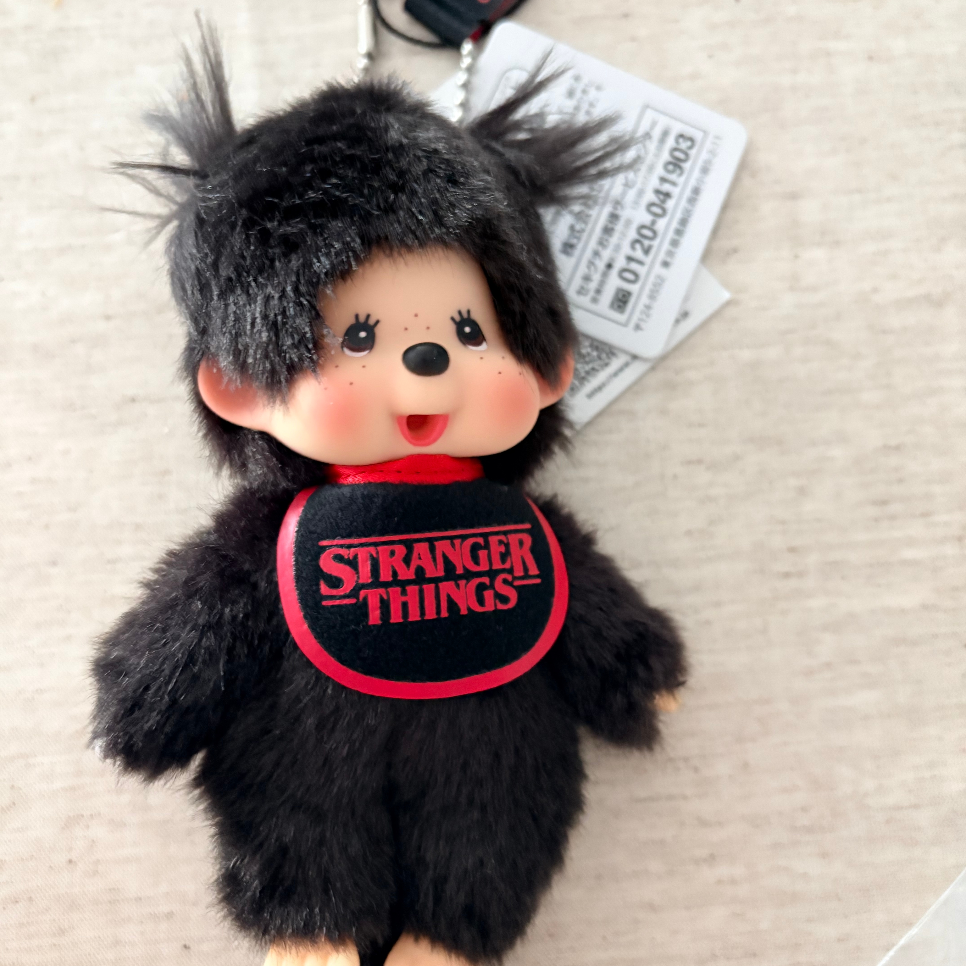 Monchhichi x Strange Things Key Chain Black Red 착용 스타일 - 2