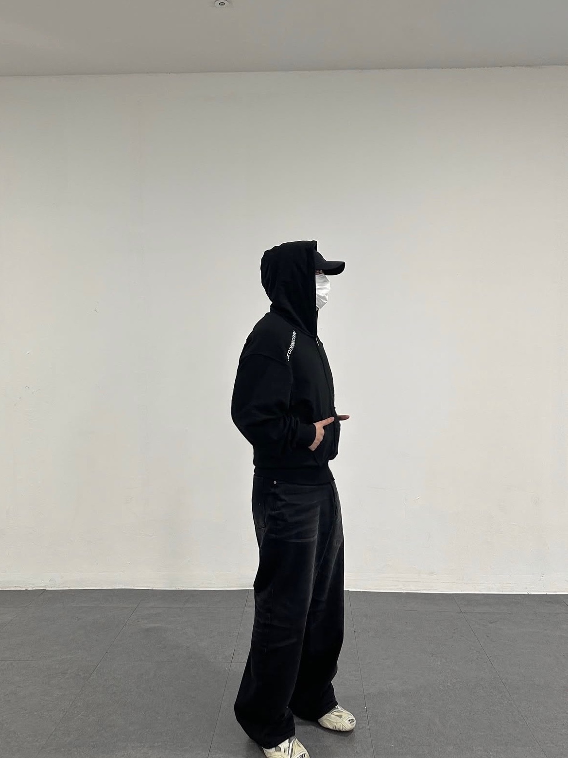 AX CONNECTION Logo Sweat Hoodie Zip-up, AX CONNECTION Raised Surface Washed Wide Denim Pants 착용 스타일 - 2