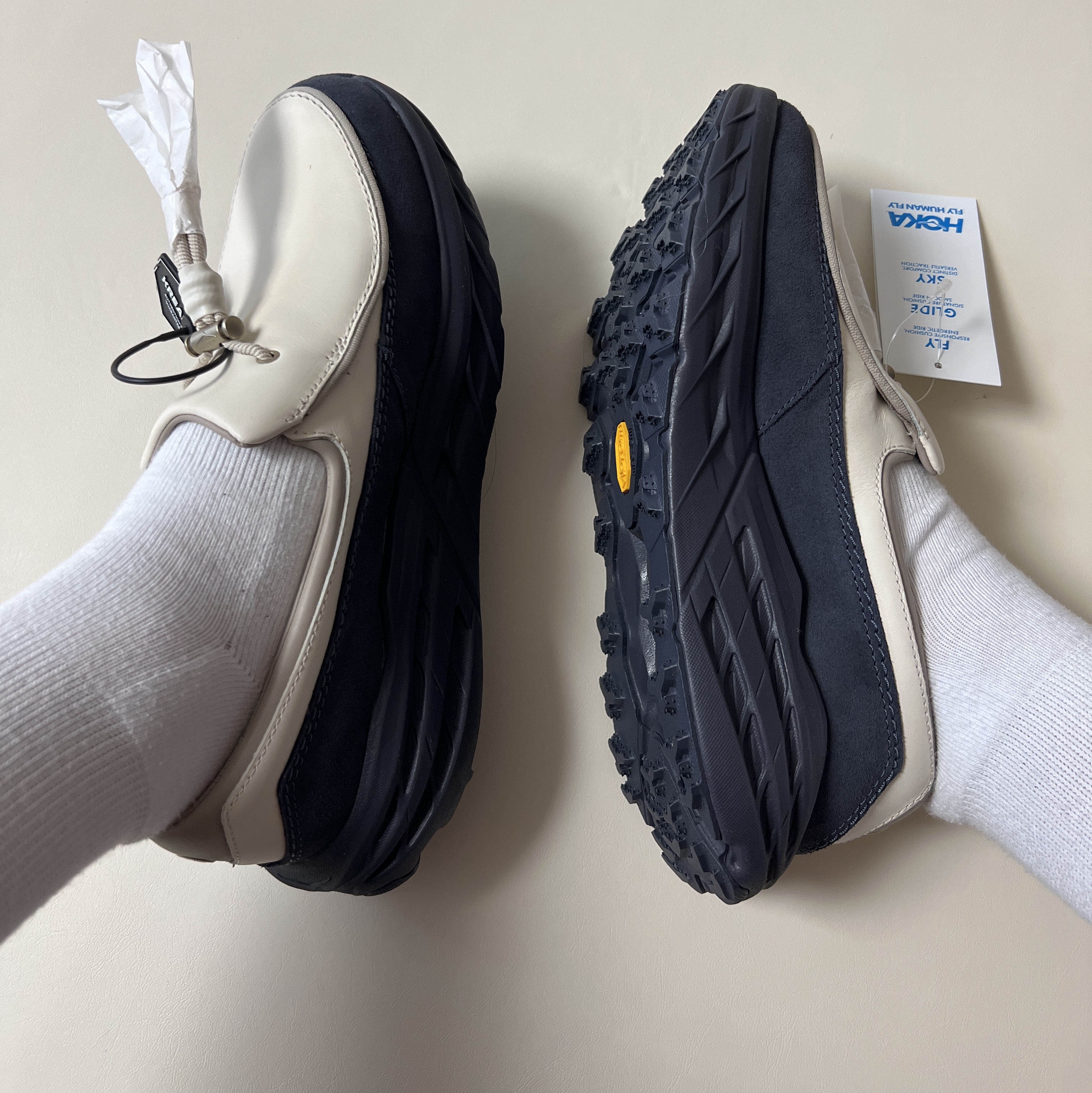 Hoka Speed Loafer Birch Charcoal Grey 착용 스타일