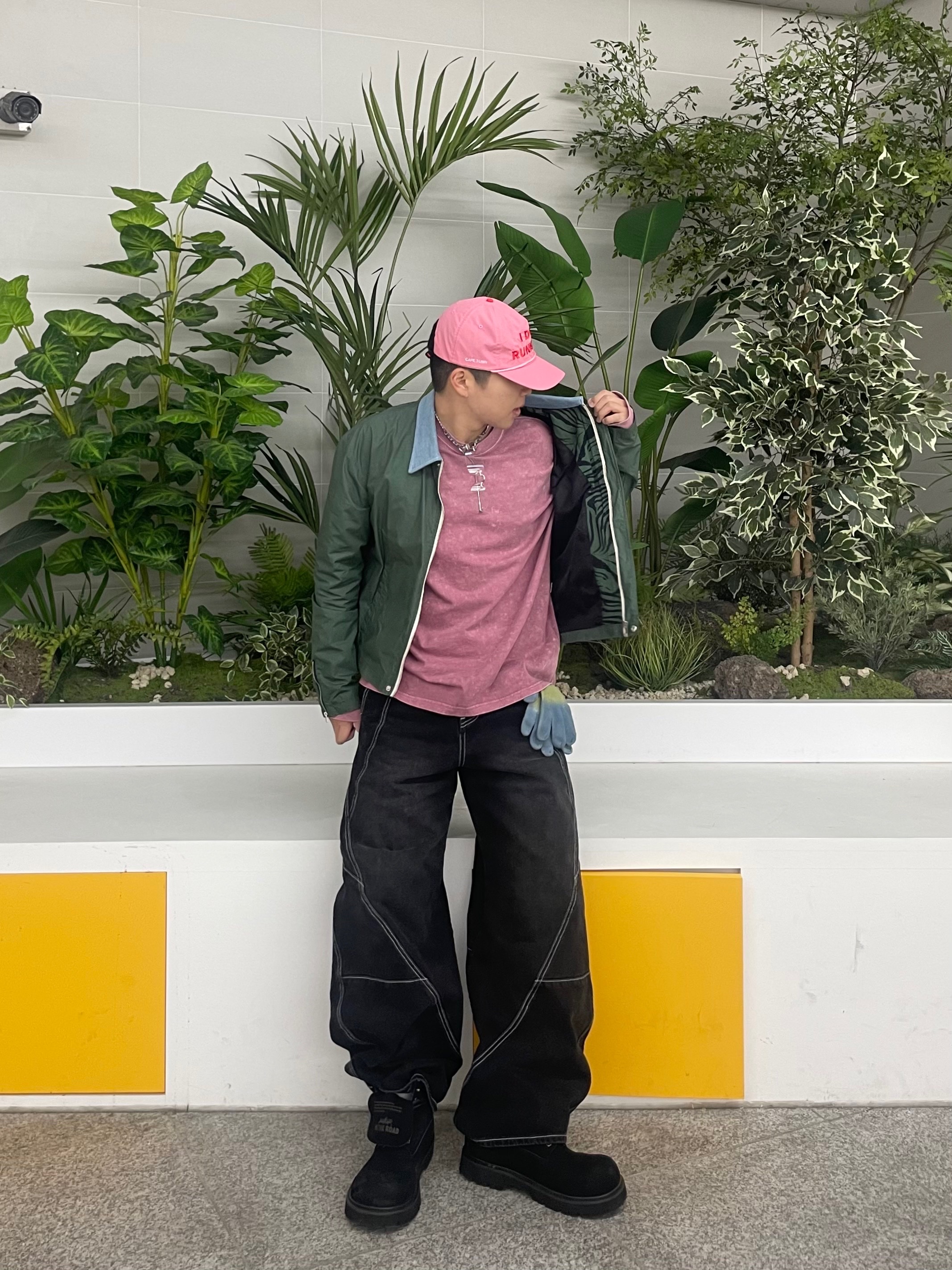 Alex Zono I Dig Running Trucker Pink 착용 스타일 - 3
