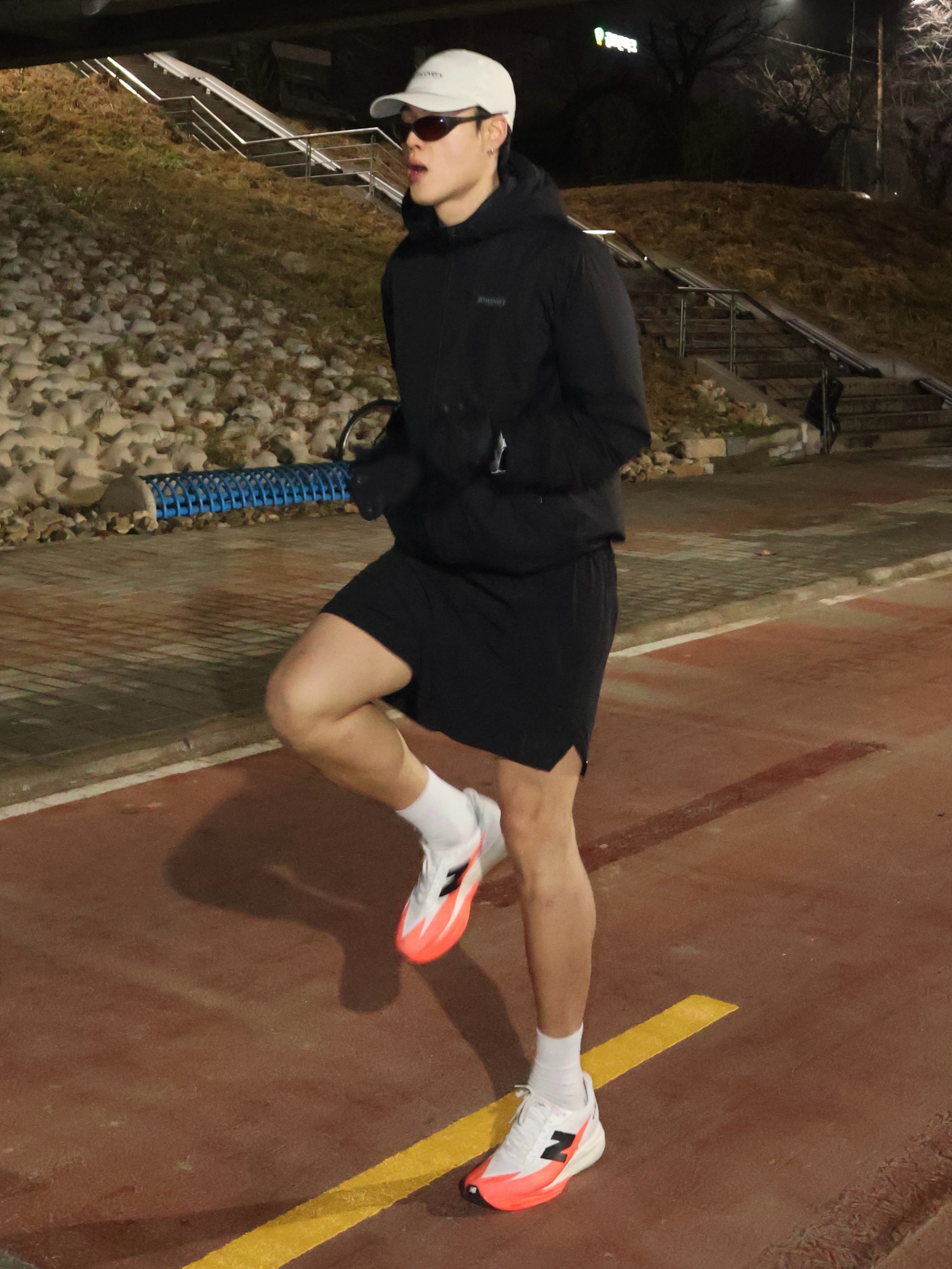 New Balance FuelCell SC Elite v5 Urgent Red White Black  - 2E Wide, Oakley Eye Jacket Redux Latitude Collection Matte Olive Ink Frame Prizm Bronze Lenses High Bridge Fit 착용 스타일 - 3
