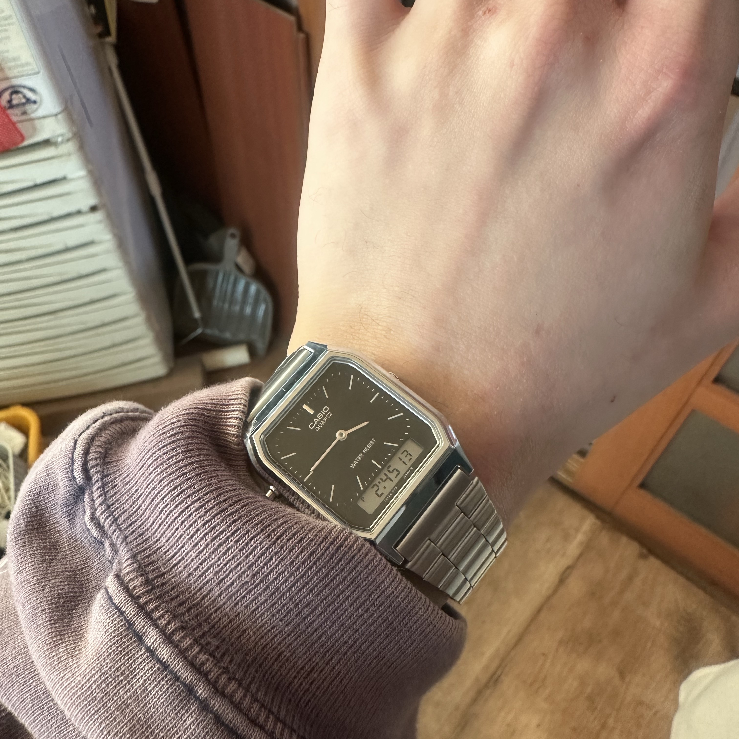 Casio AQ-230A-1DMQ 착용 스타일