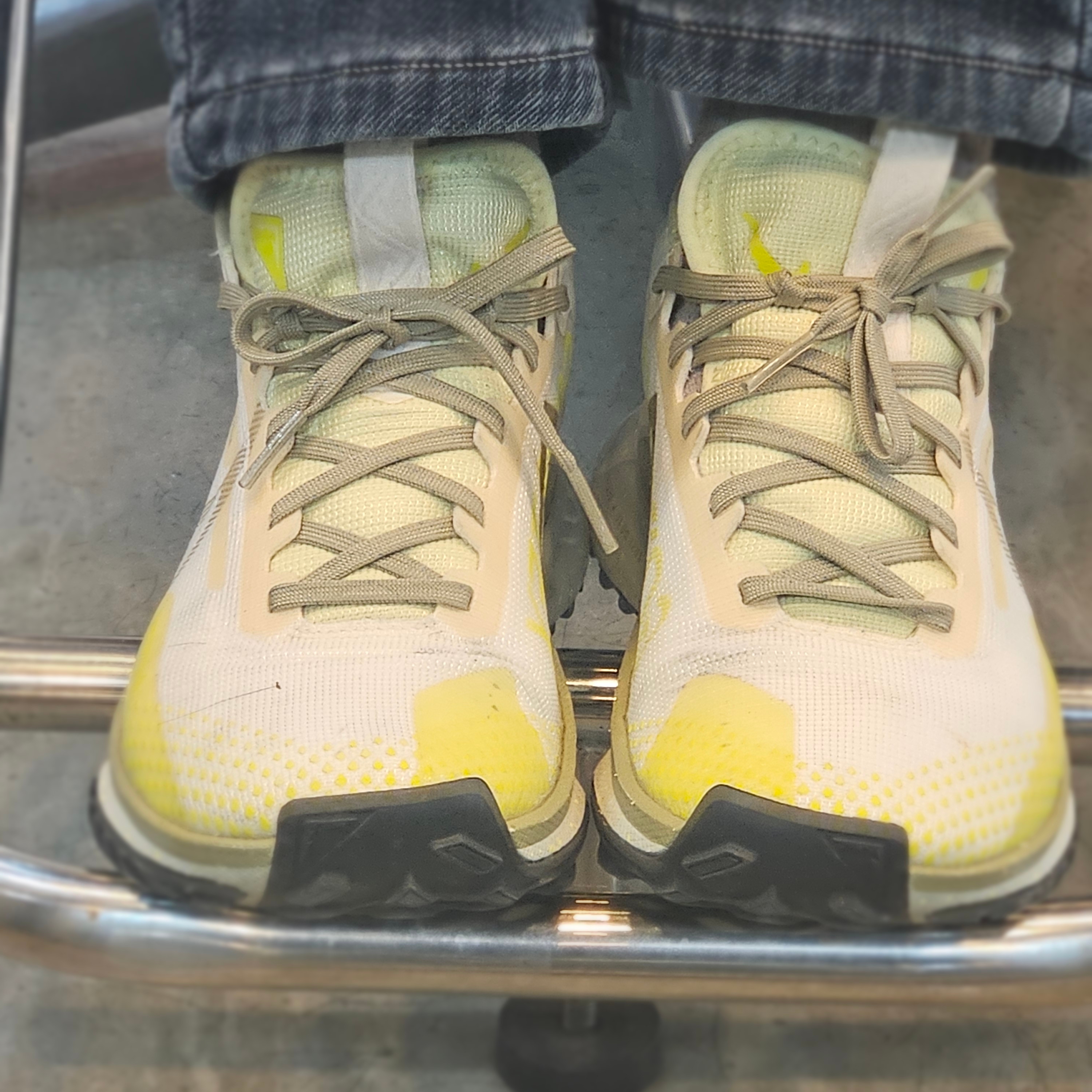 (W) Nike React Pegasus Trail 4 Gore-Tex Pale Ivory Luminous Green 착용 스타일 - 3