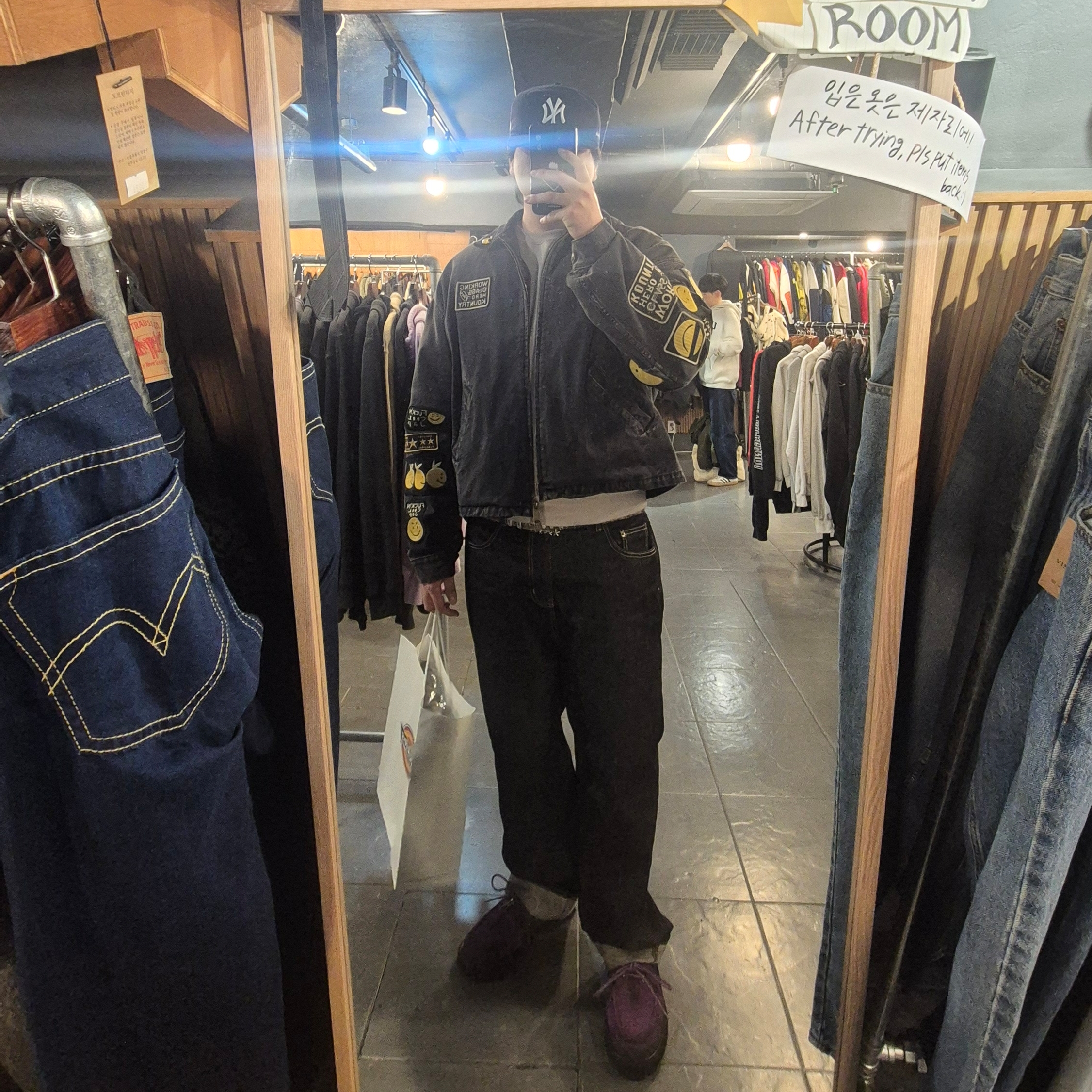 Kapital 14 oz. Black X Black Denim T-Back Drizzler Jacket Anarchy Rainbowy Remake Black, New Era MLB New York Yankees Pillbox Series Ball Cap Navy 착용 스타일