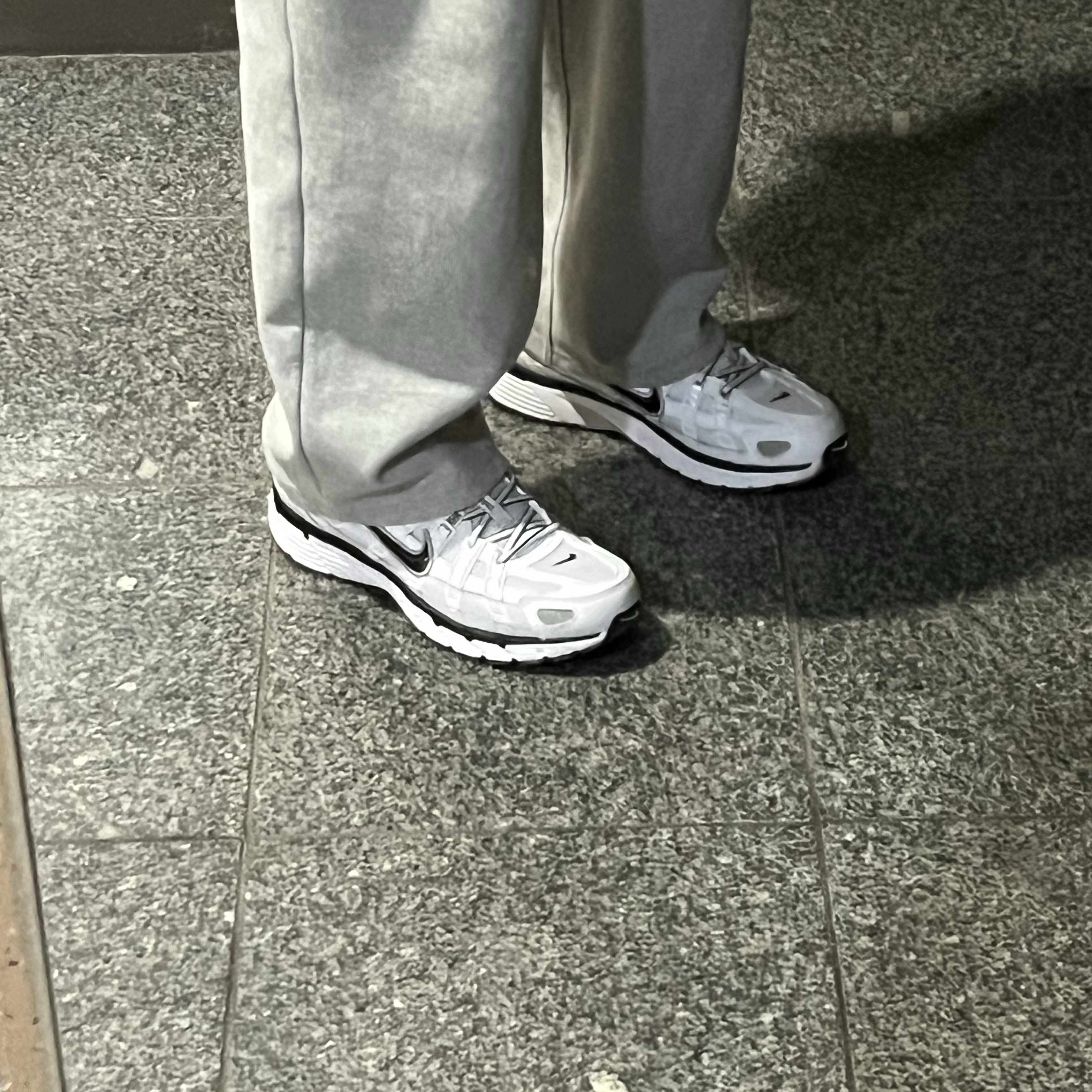 Nike P-6000 White Metallic Silver 착용 스타일 - 3