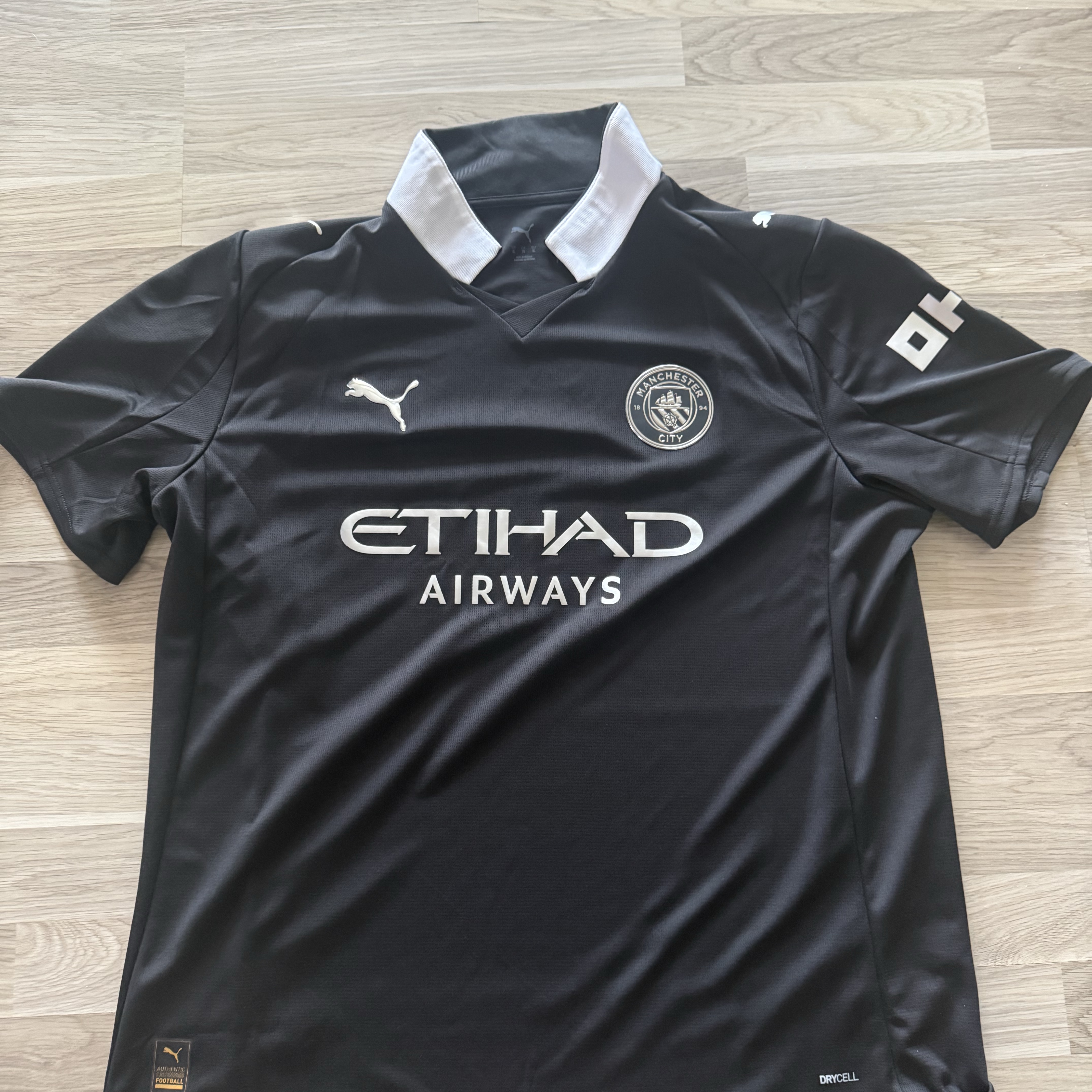 Puma Manchester City 2025/26 Away Replica Jersey Black (Non Marking Ver.) 착용 스타일