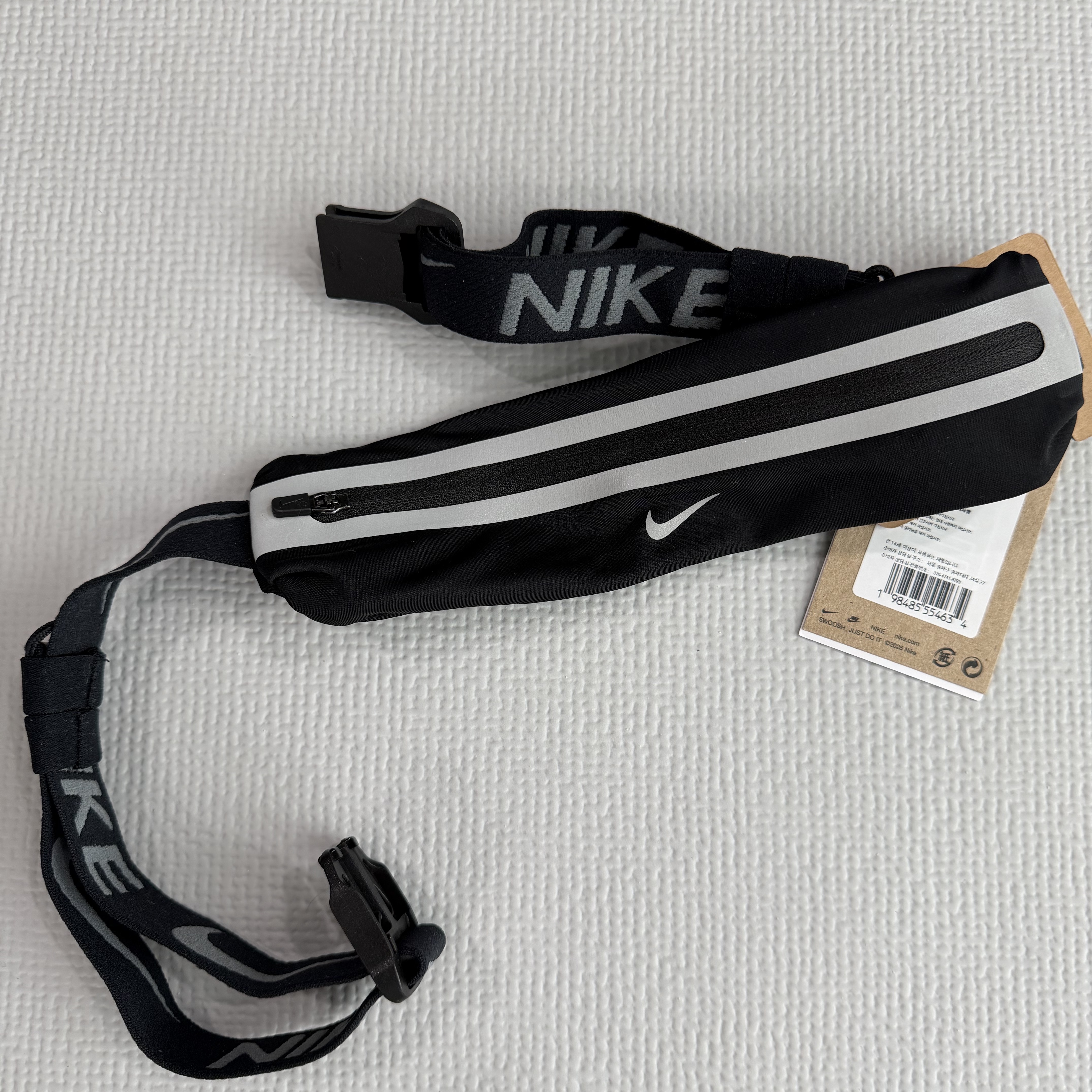Nike Slim Waistpack 4.0 Black 착용 스타일