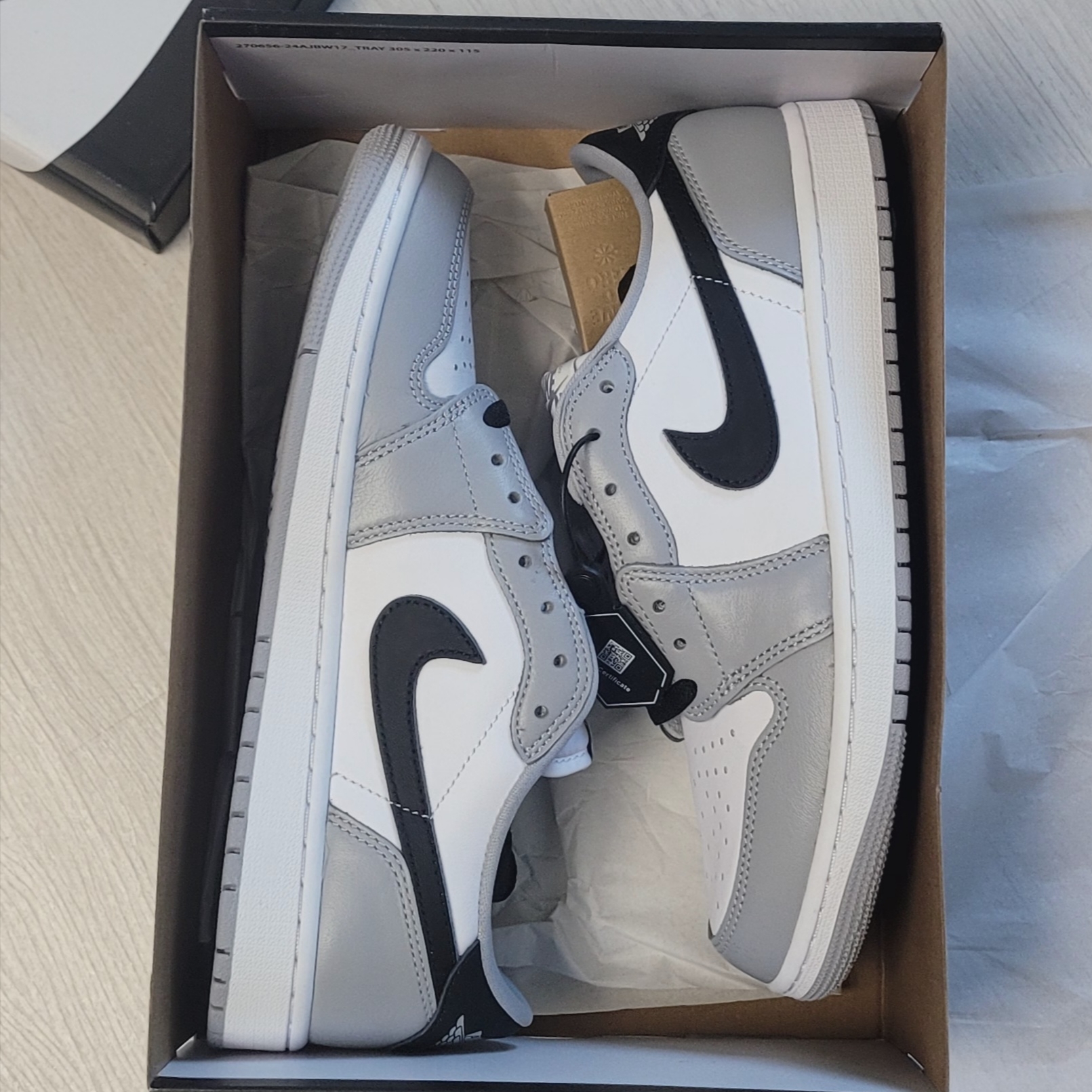 Jordan 1 Retro Low OG Wolf Grey and White 착용 스타일