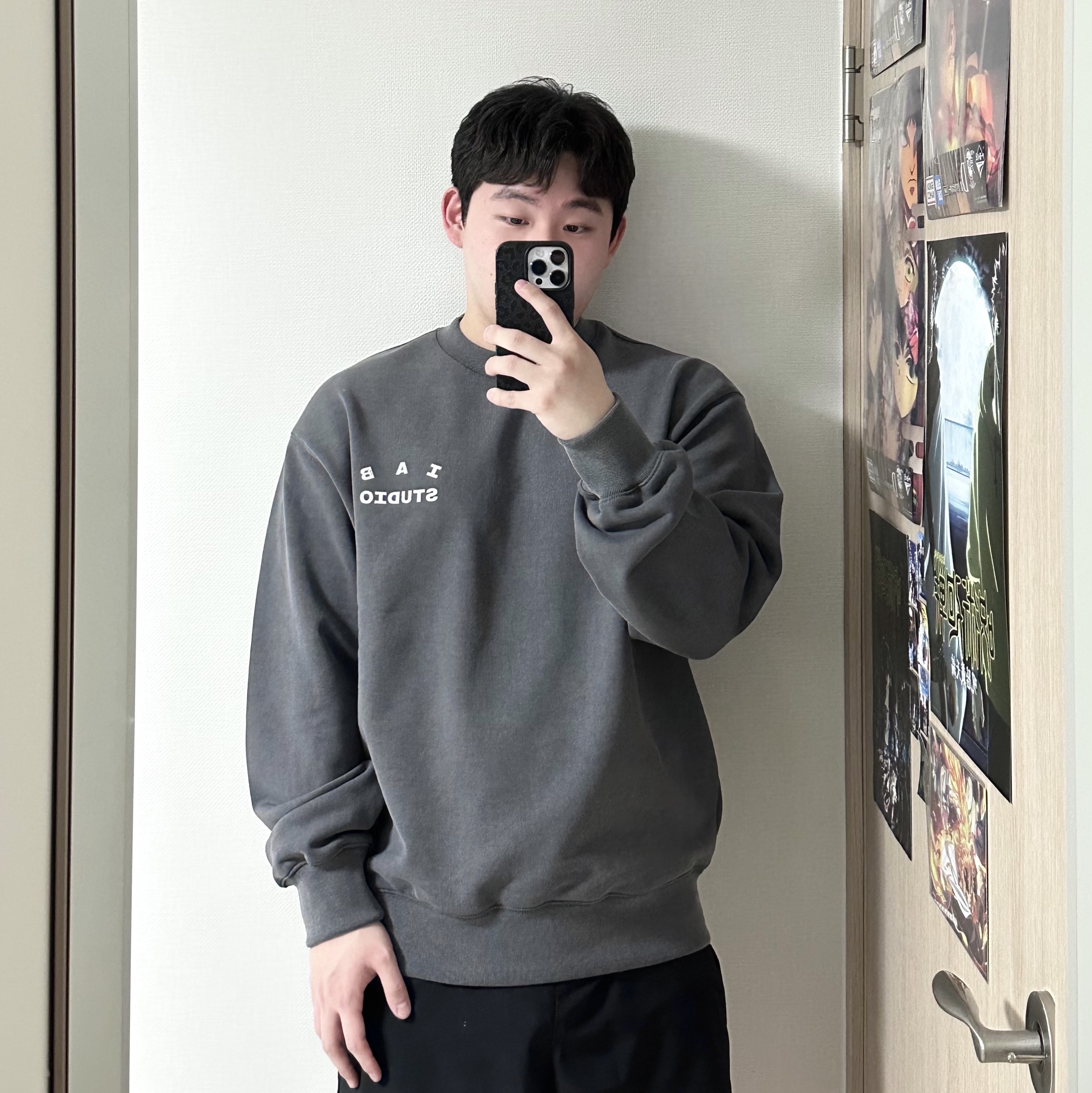 IAB Studio IAB Damaged Logo Sweatshirt Charcoal ์ฐฉ์ฉ ์คํ์ผ