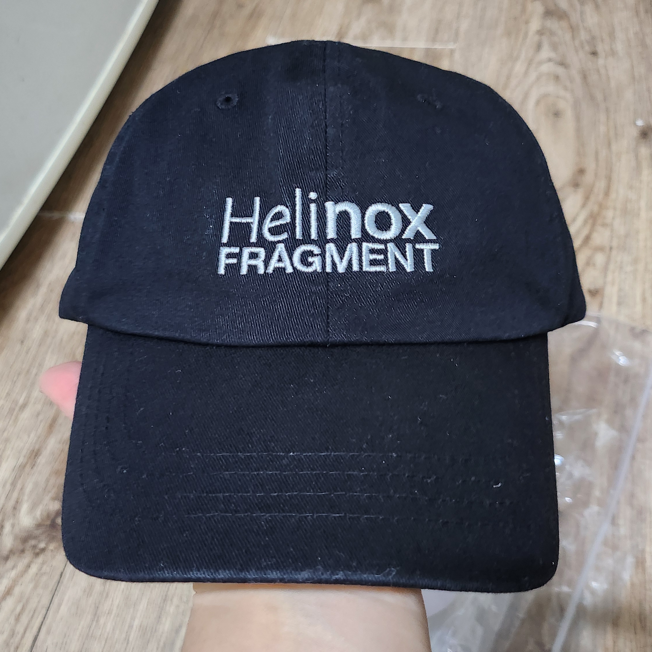 Helinox x Fragment Design Cap Black 착용 스타일 - 1