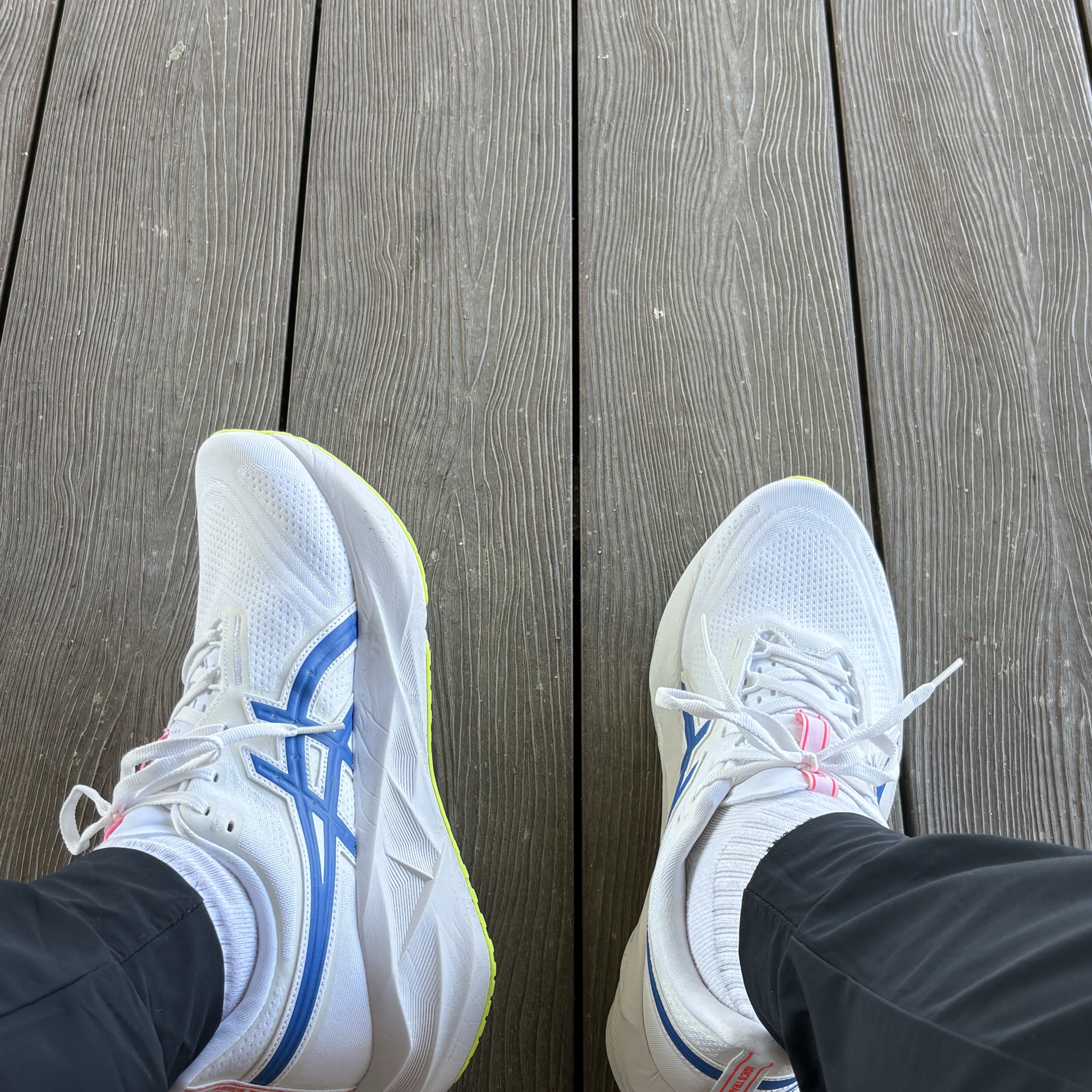 Asics Novablast 5 White Tuna Blue 착용 스타일