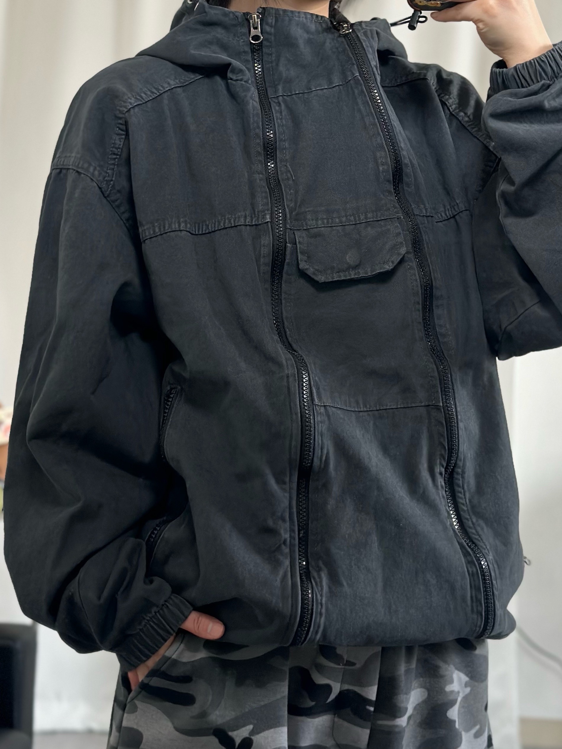 (W) Nike Air Force 1 '07 Low Triple Black 착용 스타일 - 10