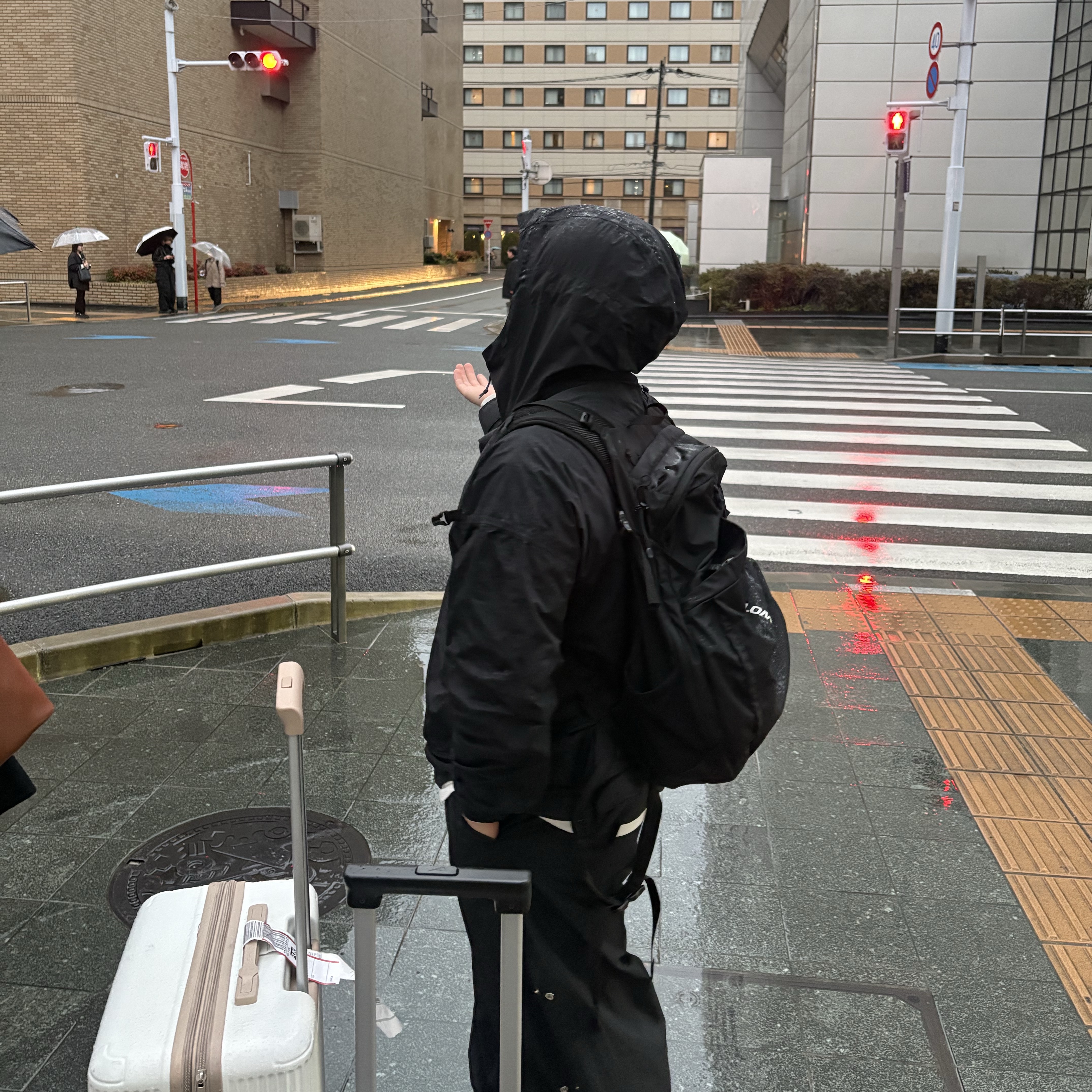 Salomon Trailblazer 30 Black, Nike ACG Morpho Storm-Fit ADV Rain Jacket Black - Asia 착용 스타일 - 1