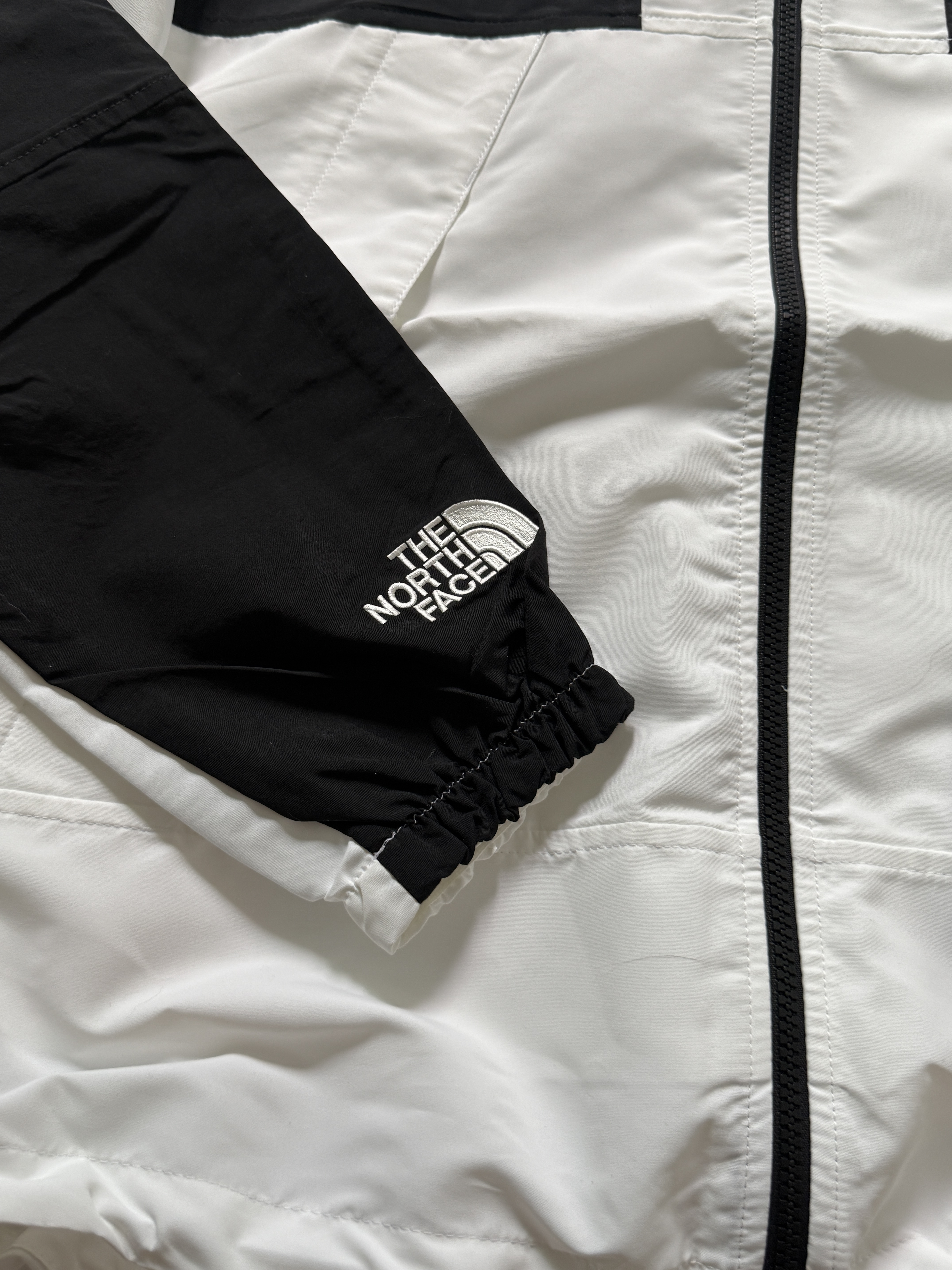 The North Face Mountain Lite Jacket Off White - 25SS 착용 스타일 - 2