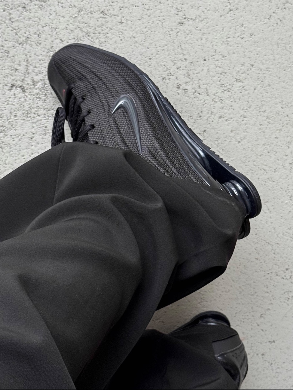 (W) Nike x Naked Shox Z Metallic Hematite Black, (W) Nike x Naked Shox Z Calistra Black Black Off White 착용 스타일 - 5
