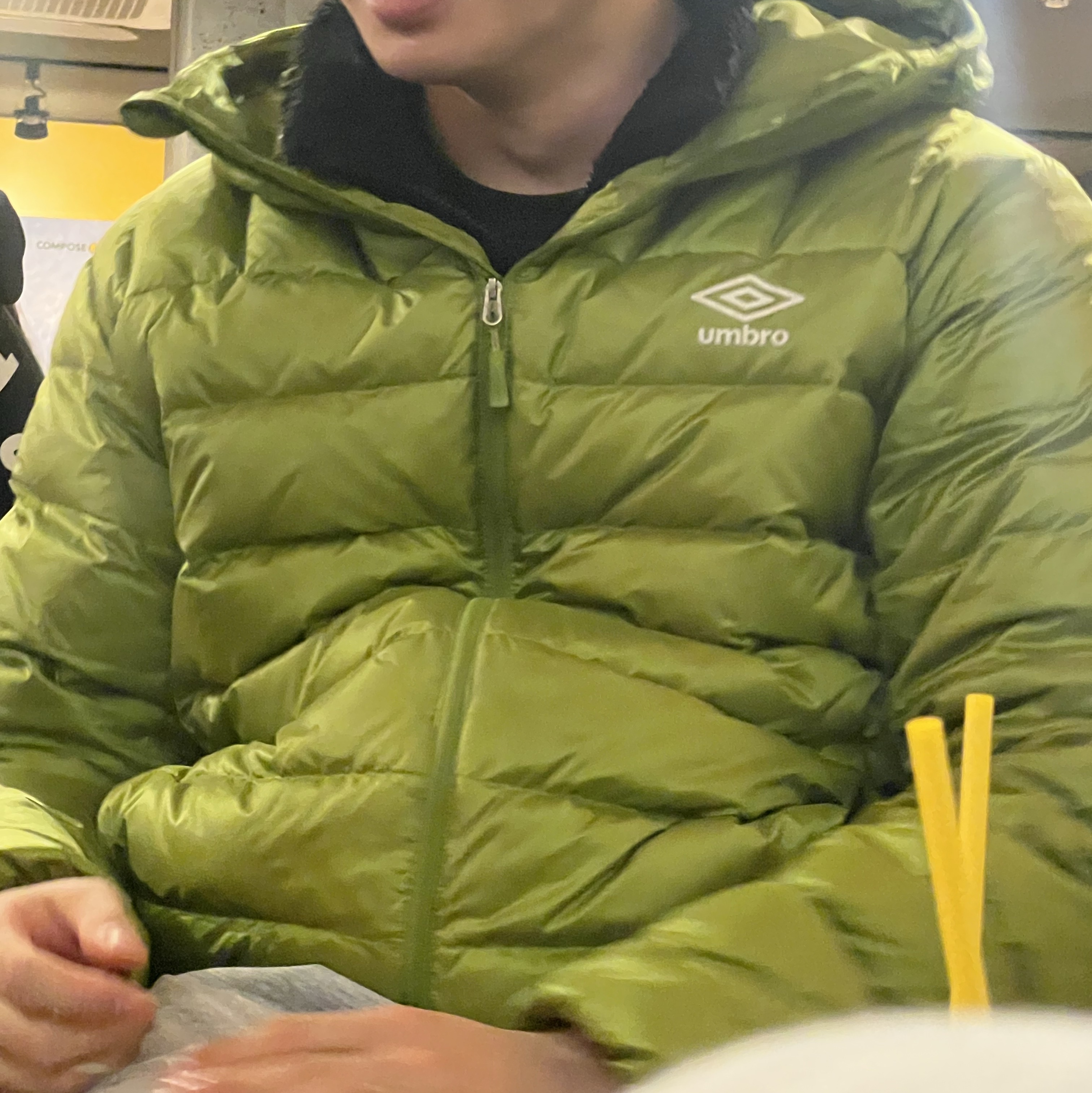 Umbro Featherflex Light Weight Hooded Down Jacket Old Green 착용 스타일