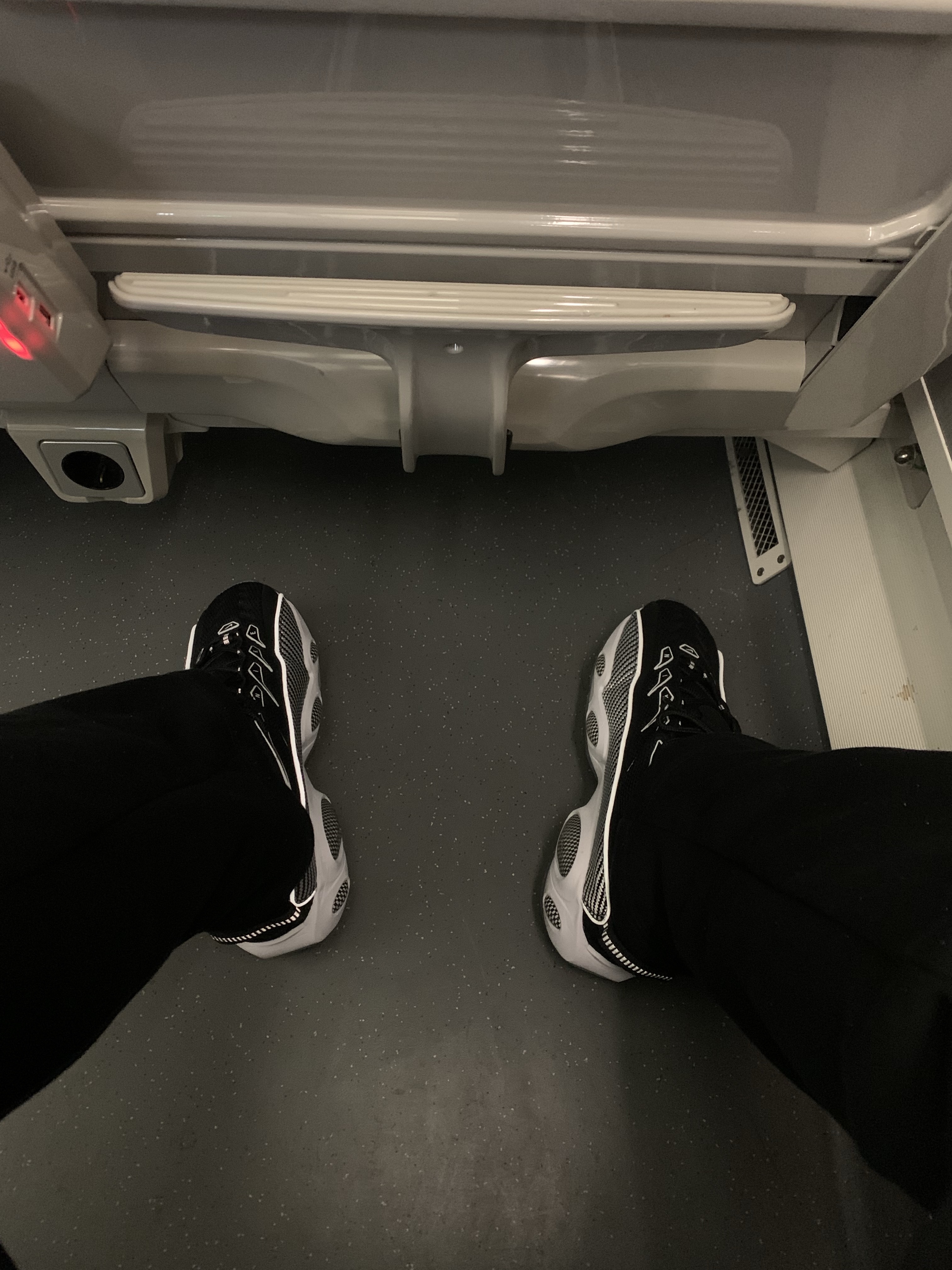 Nike x Drake Nocta Glide Black White Clear 착용 스타일