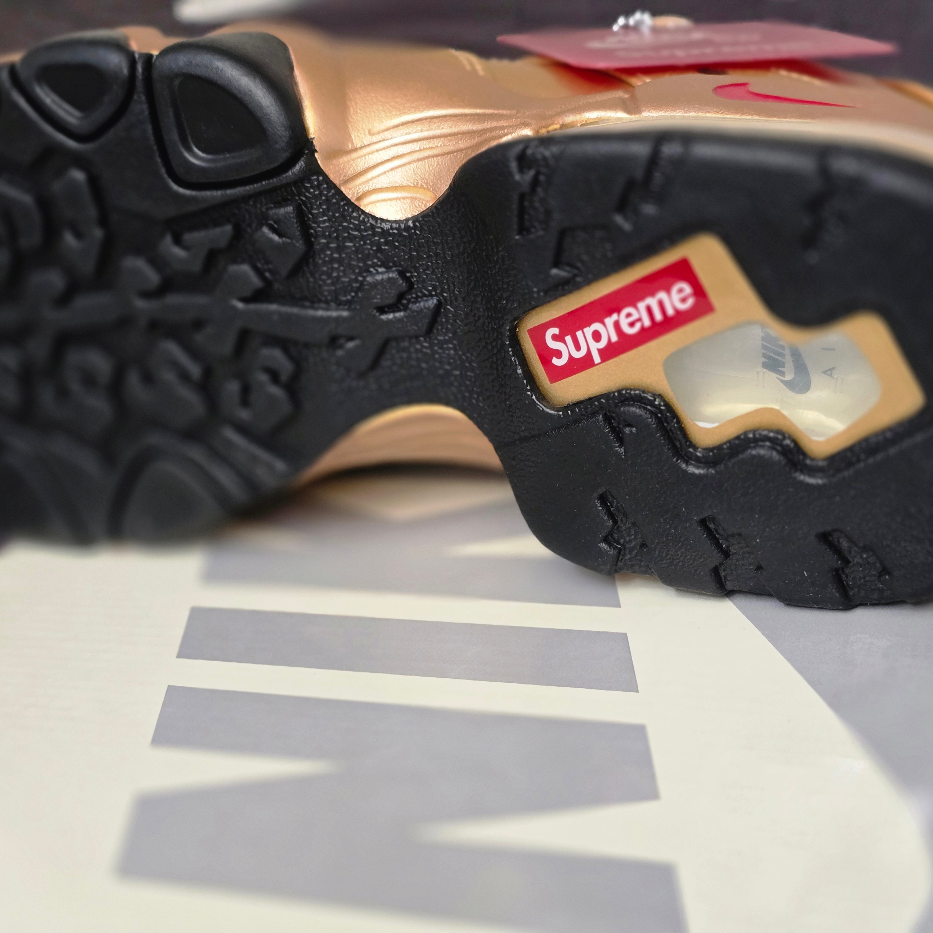 Nike x Supreme SB Air Max 2 CB 94 Low Metallic Gold Varisty Red Metallic Gold Black 착용 스타일