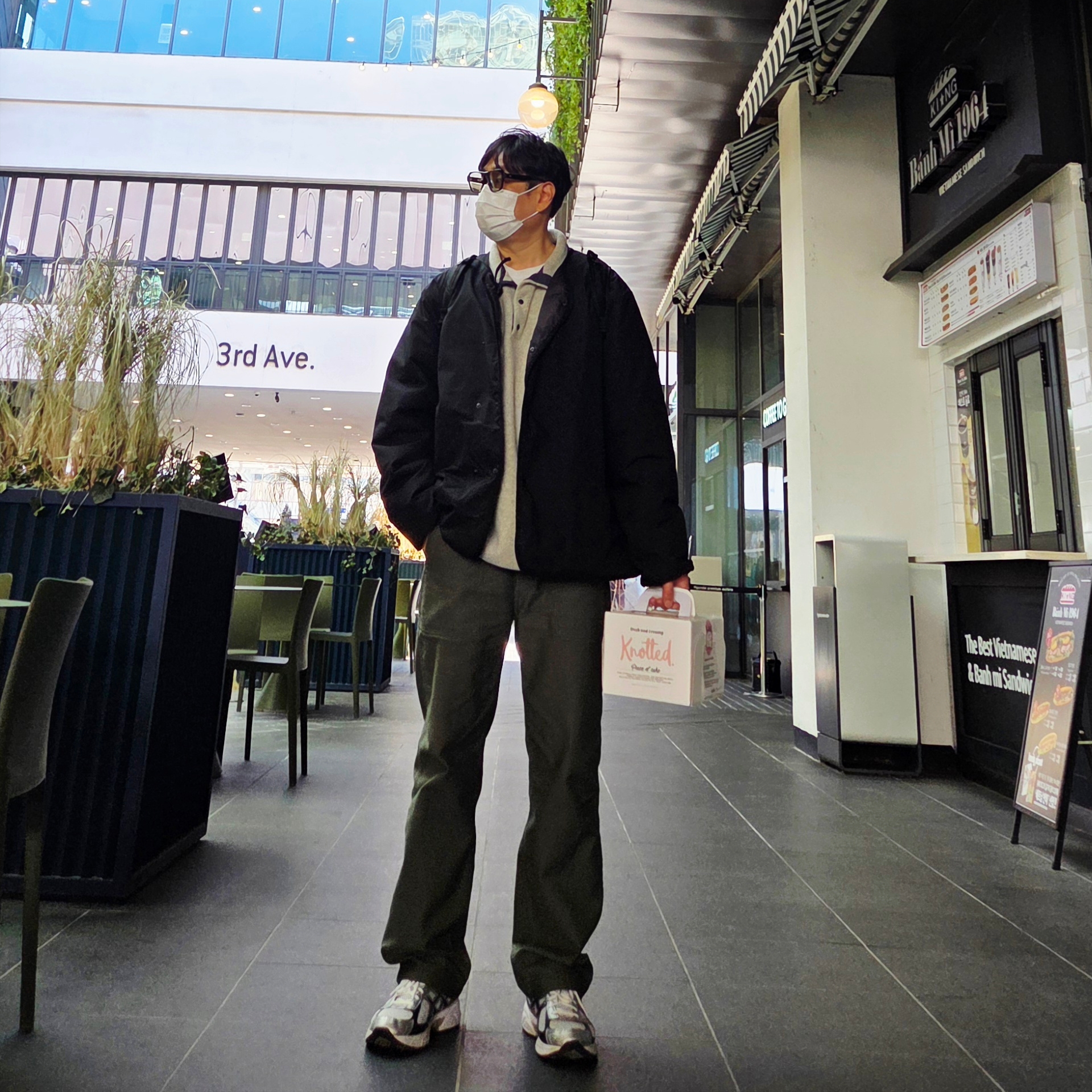 Nanamica Reversible Down Cardigan Black, Patagonia Lightweight Synchilla Snap-T Fleece Pullover Oatmeal Heather/Smolder Blue/New Navy 착용 스타일 - 1