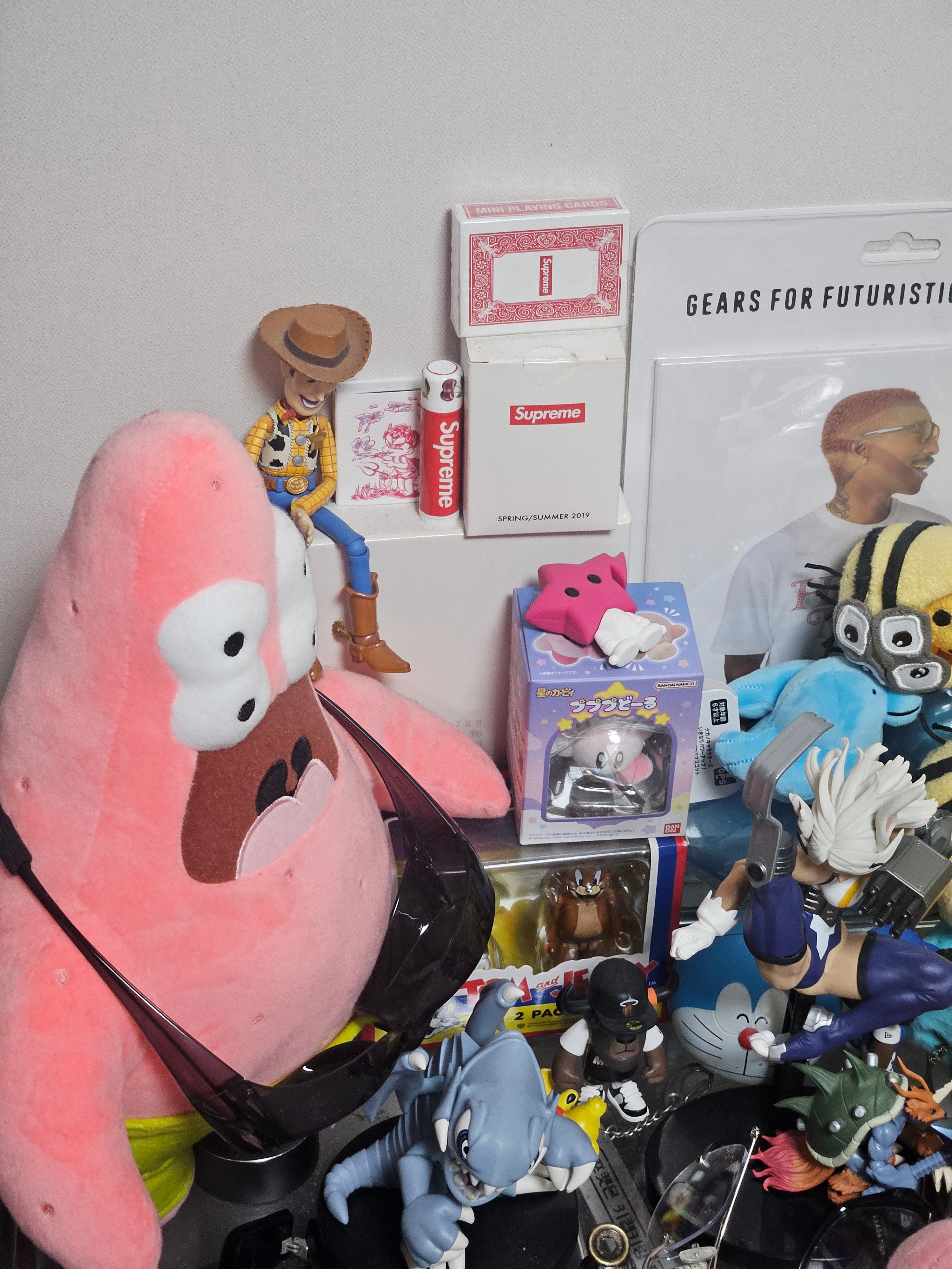 Uniqlo UT x CPFM x SpongeBob Plush Toy Patrick Star 착용 스타일