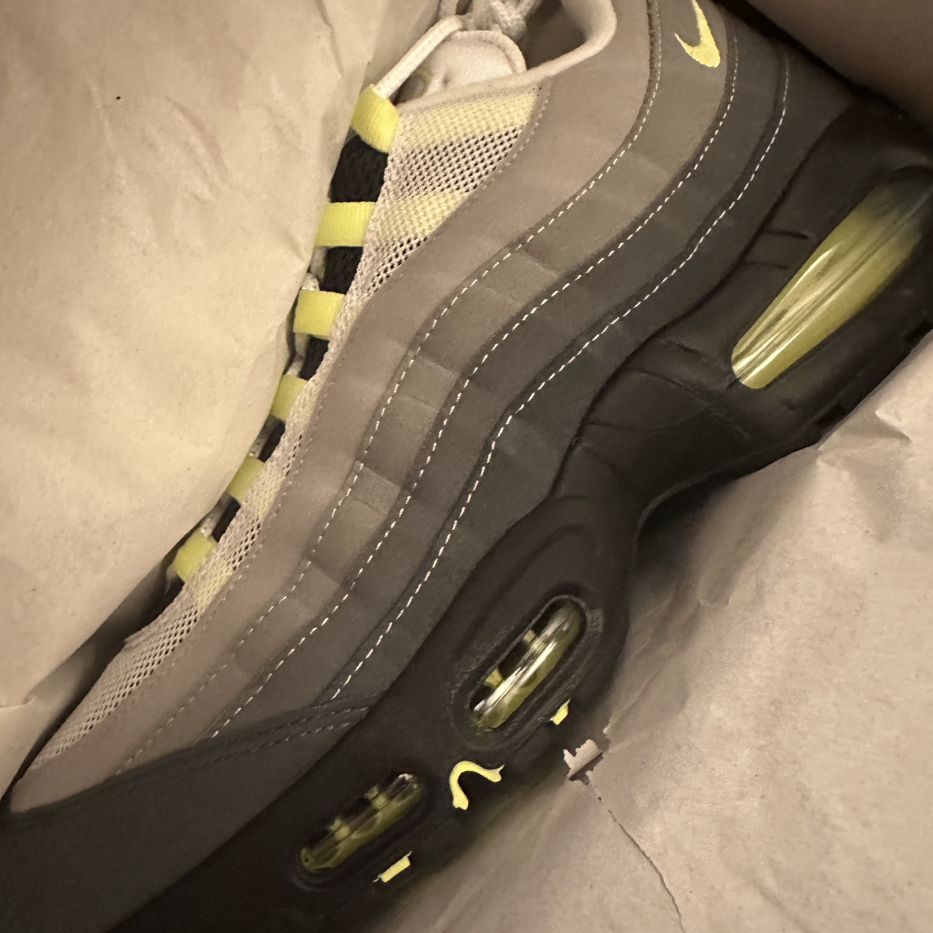 Nike Air Max 95 OG Neon 착용 스타일