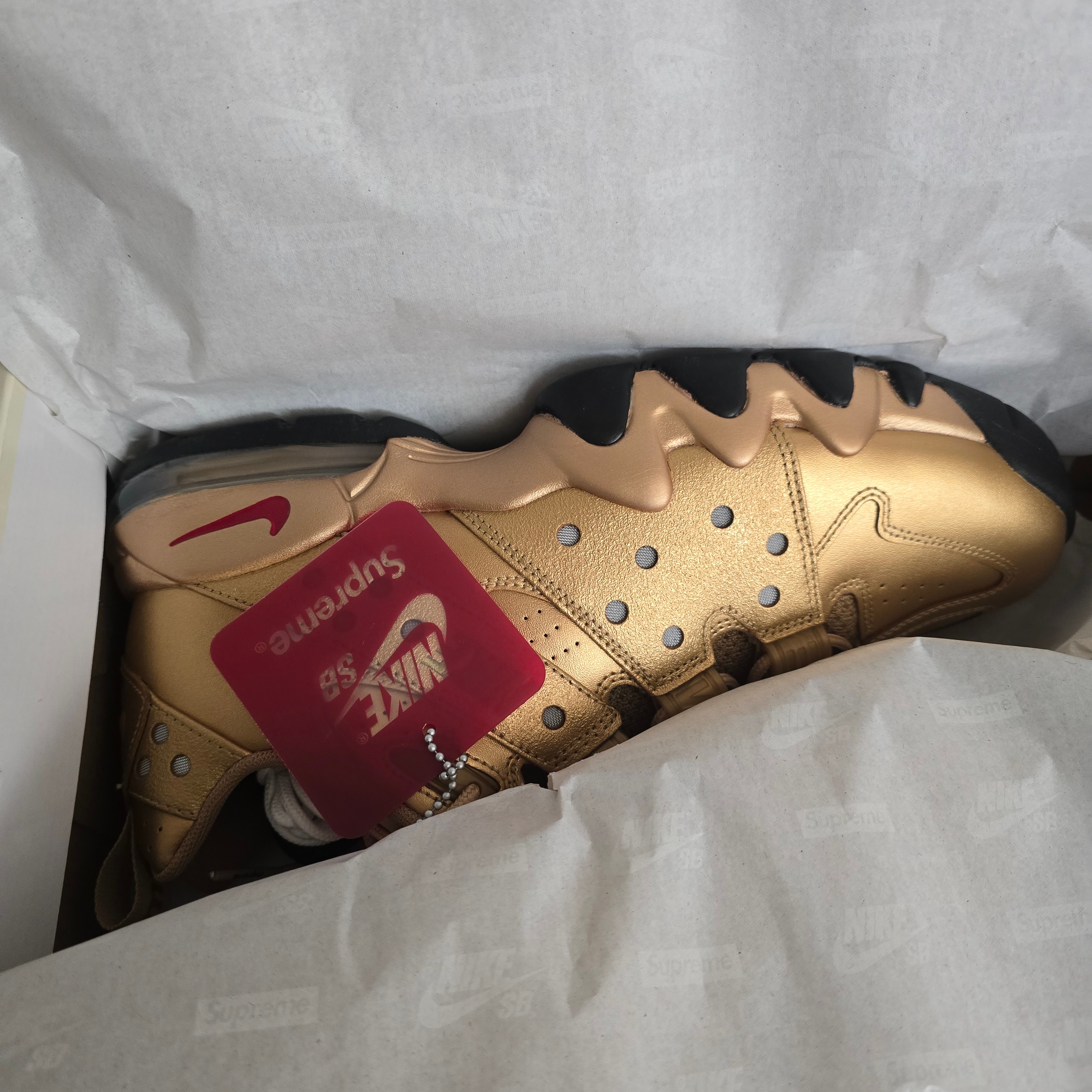 Nike x Supreme SB Air Max 2 CB 94 Low Metallic Gold Varisty Red Metallic Gold Black 착용 스타일