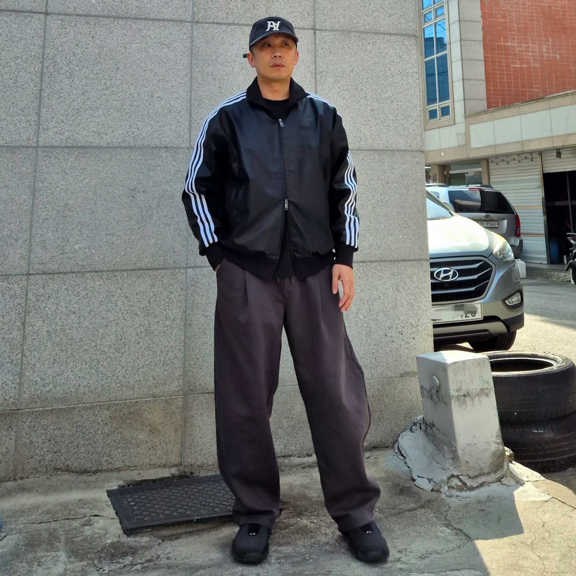 Oakley Edge Icon Blackout, Adidas Pleather 3S Track Top Black - KR Sizing 착용 스타일 - 1