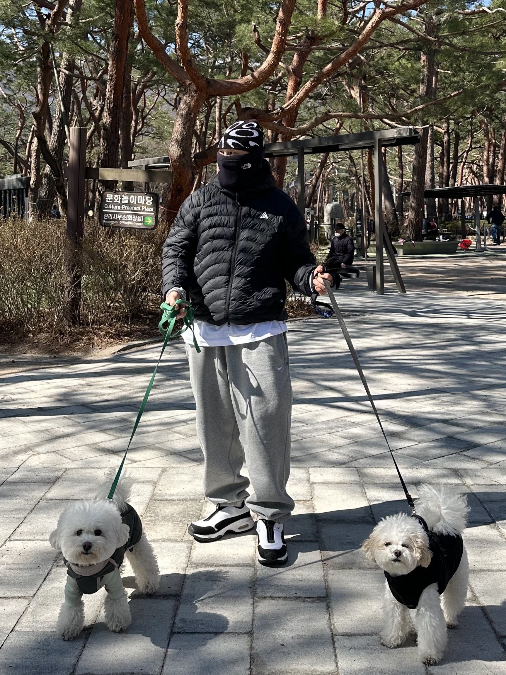 Oakley Ellipse Graphic Beanie Black White, The North Face Fleece Neckgaiter Black - 25FW 착용 스타일 - 1