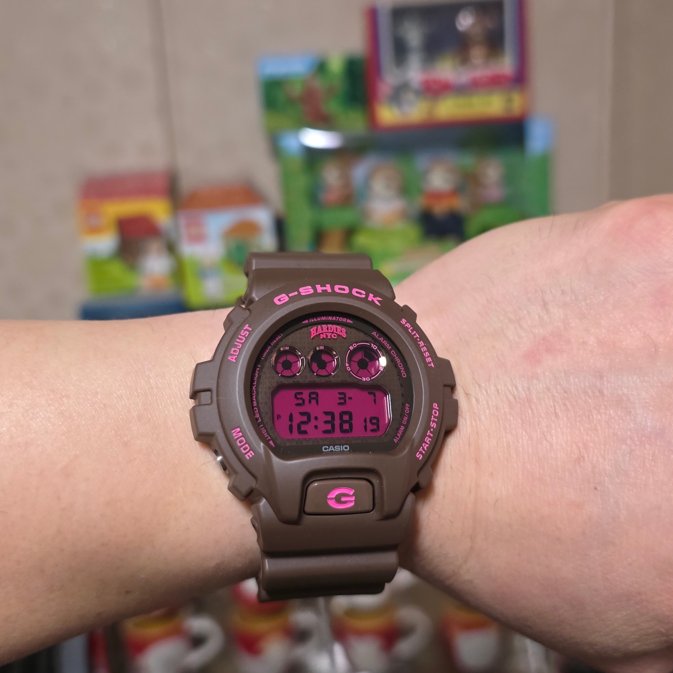 Casio G-Shock DW-6900HH-5 Brown 착용 스타일 - 1
