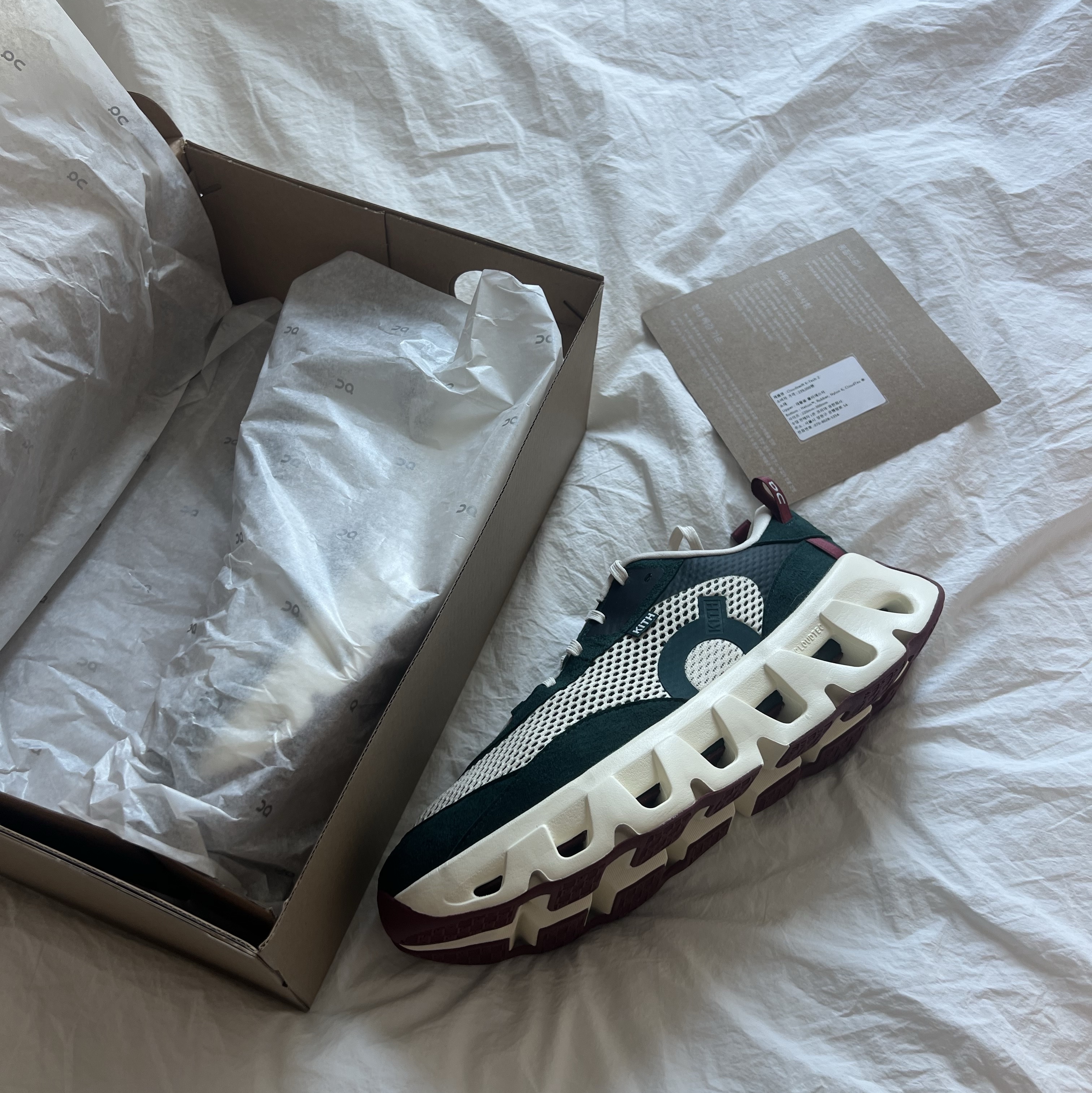 On Running x Kith K-Tech 2 Spirulina Barley 착용 스타일 - 1