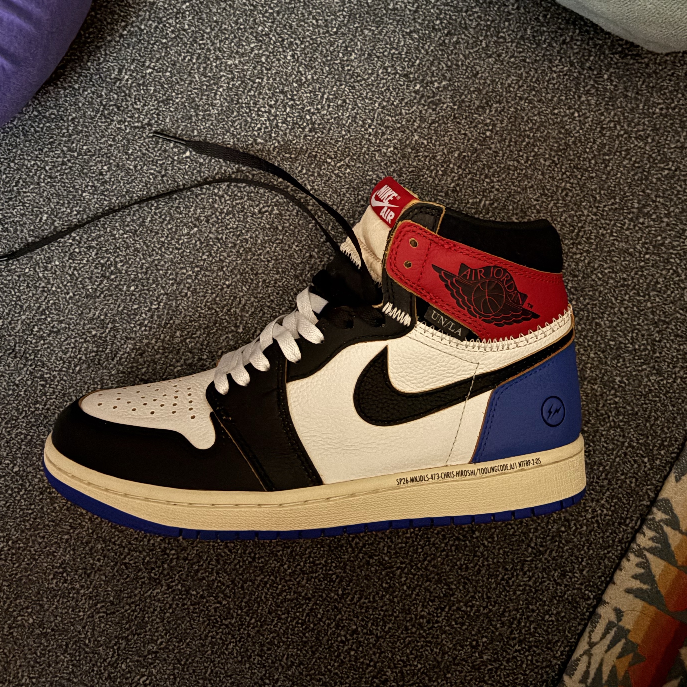 Jordan 1 x Fragment x Union LA Black and Varsity Red 착용 스타일