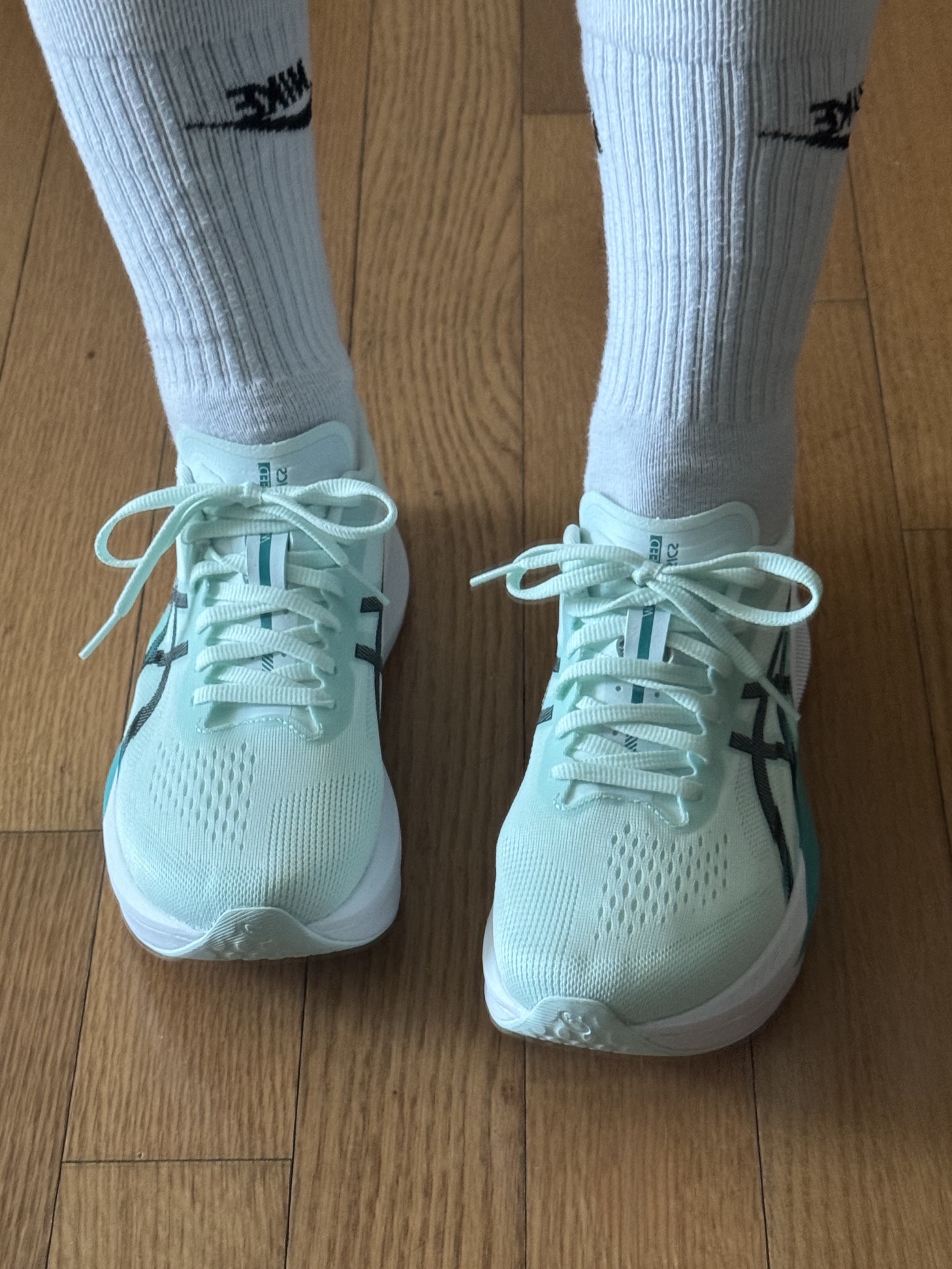 Asics Magic Speed 4 Soothing Sea Black - 2E Wide 착용 스타일 - 4