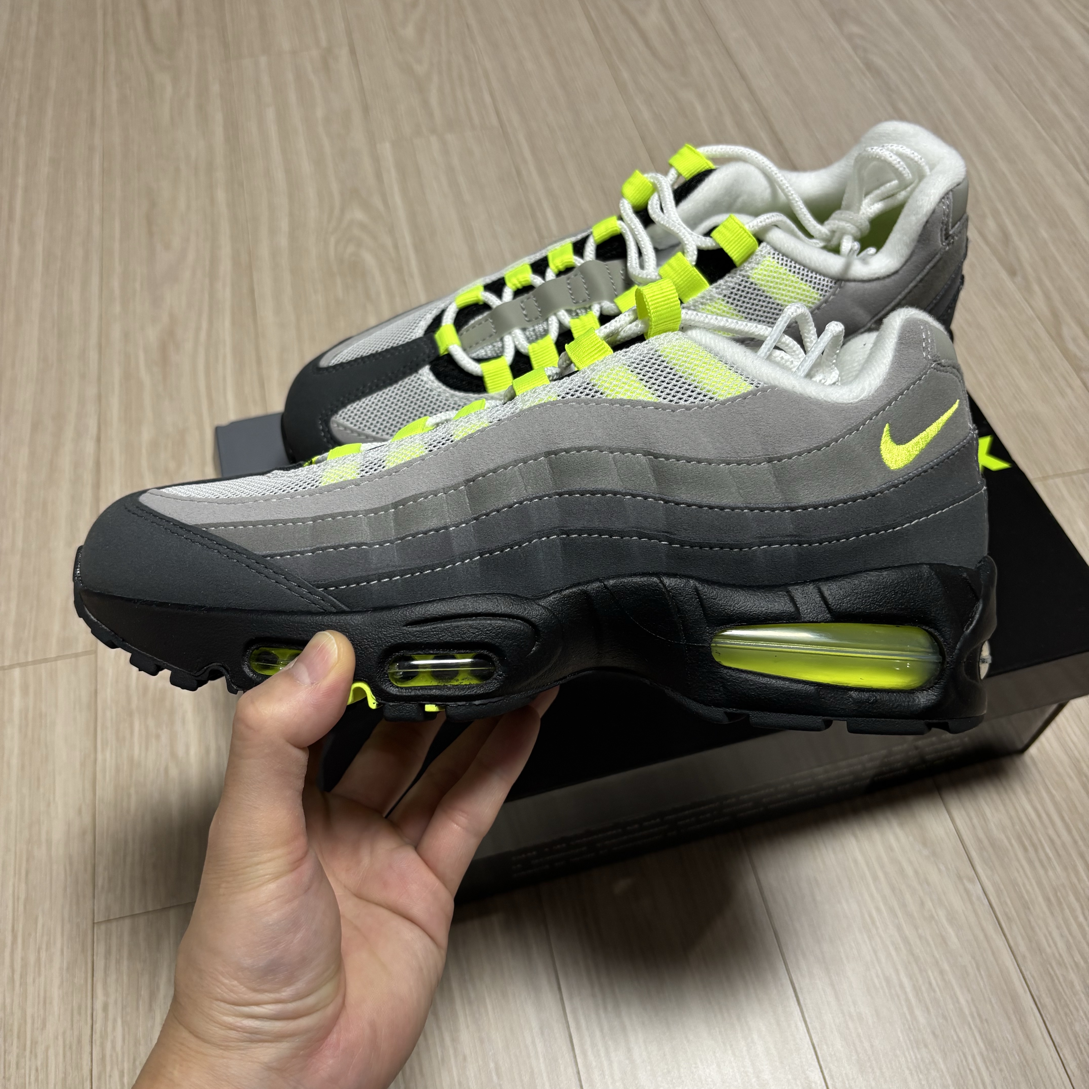 Nike Air Max 95 OG Neon 착용 스타일 - 3