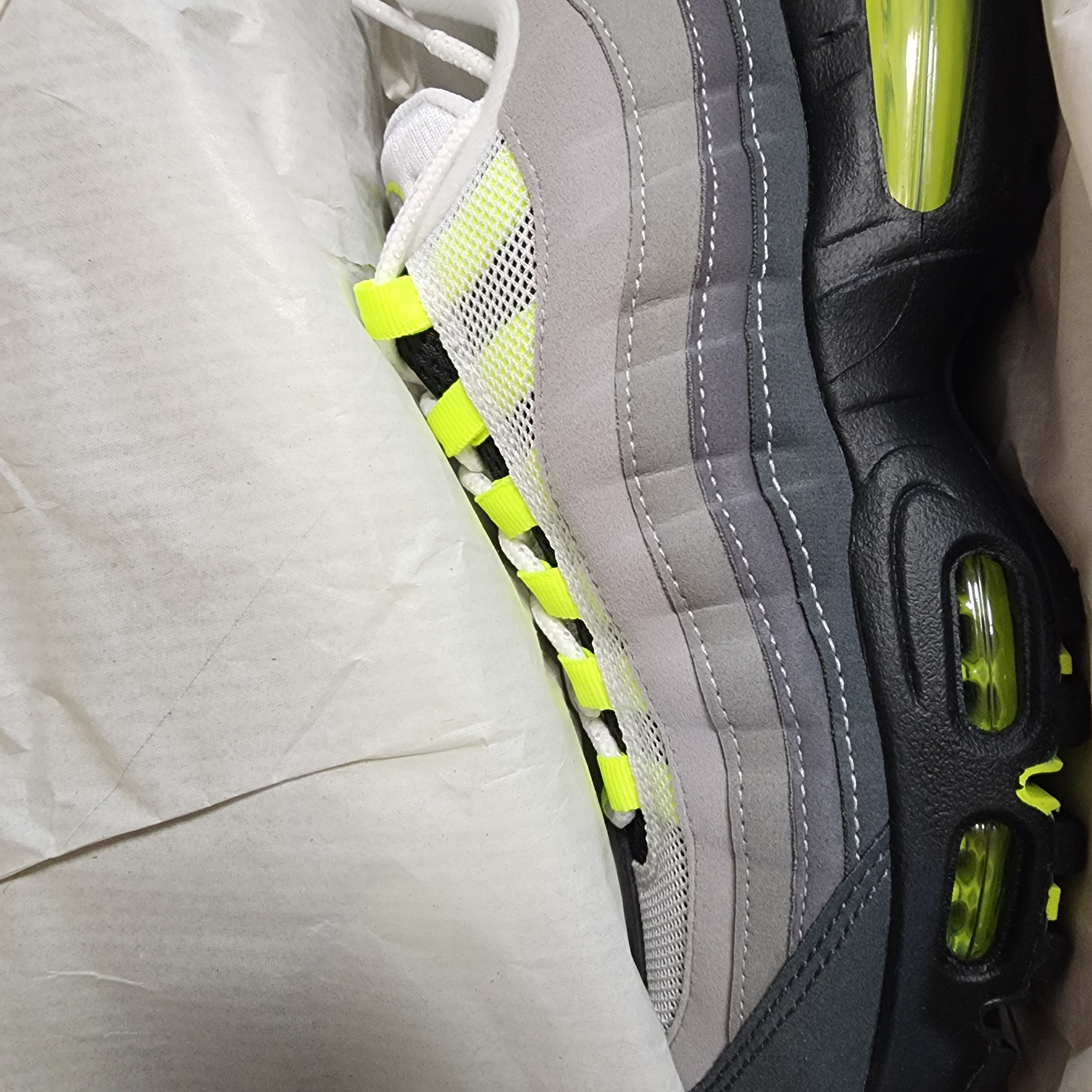 (W) Nike Air Max 95 OG Big Bubble Black Neon Yellow 착용 스타일