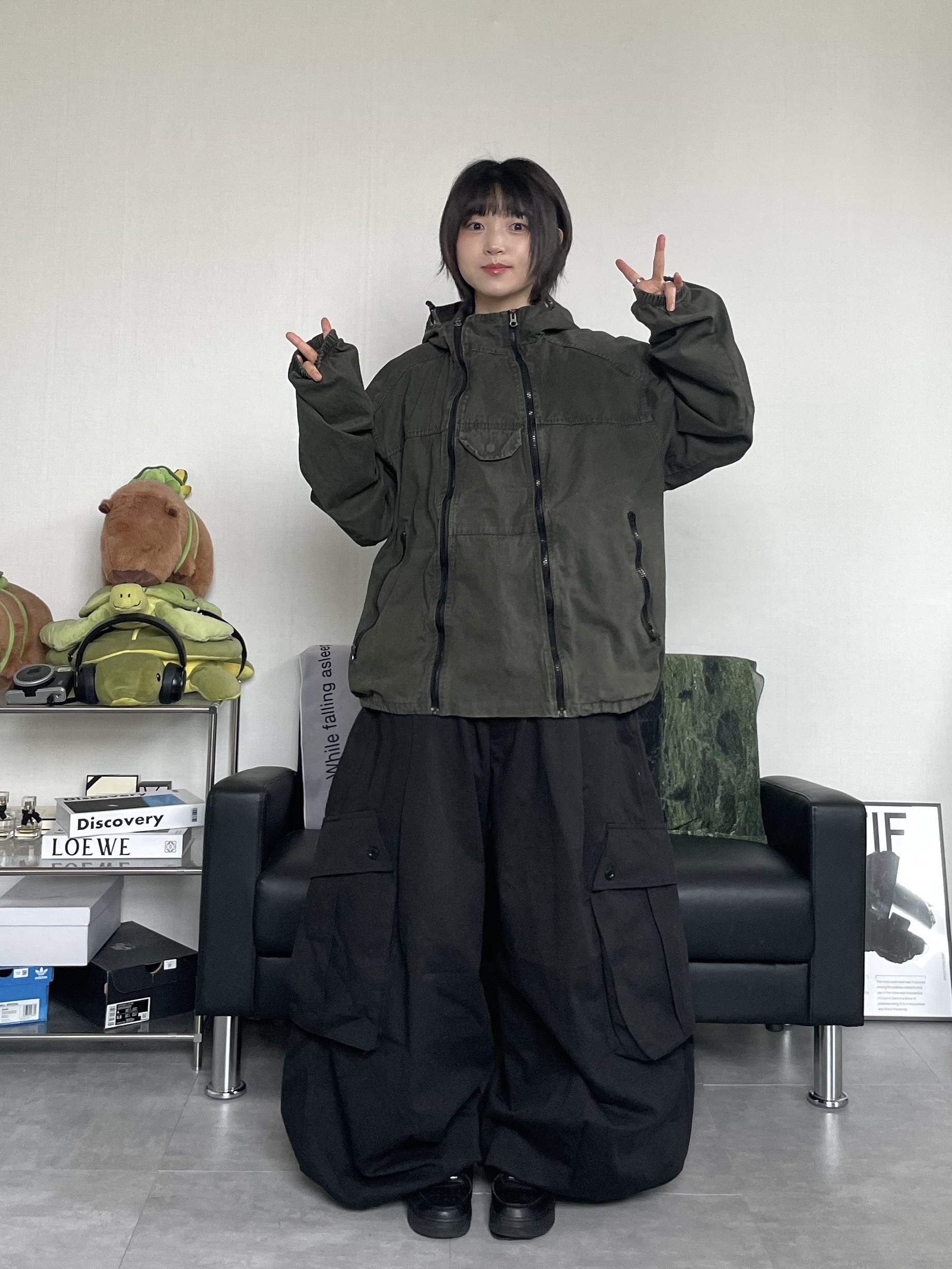 (W) Nike Air Force 1 '07 Low Triple Black 착용 스타일 - 5