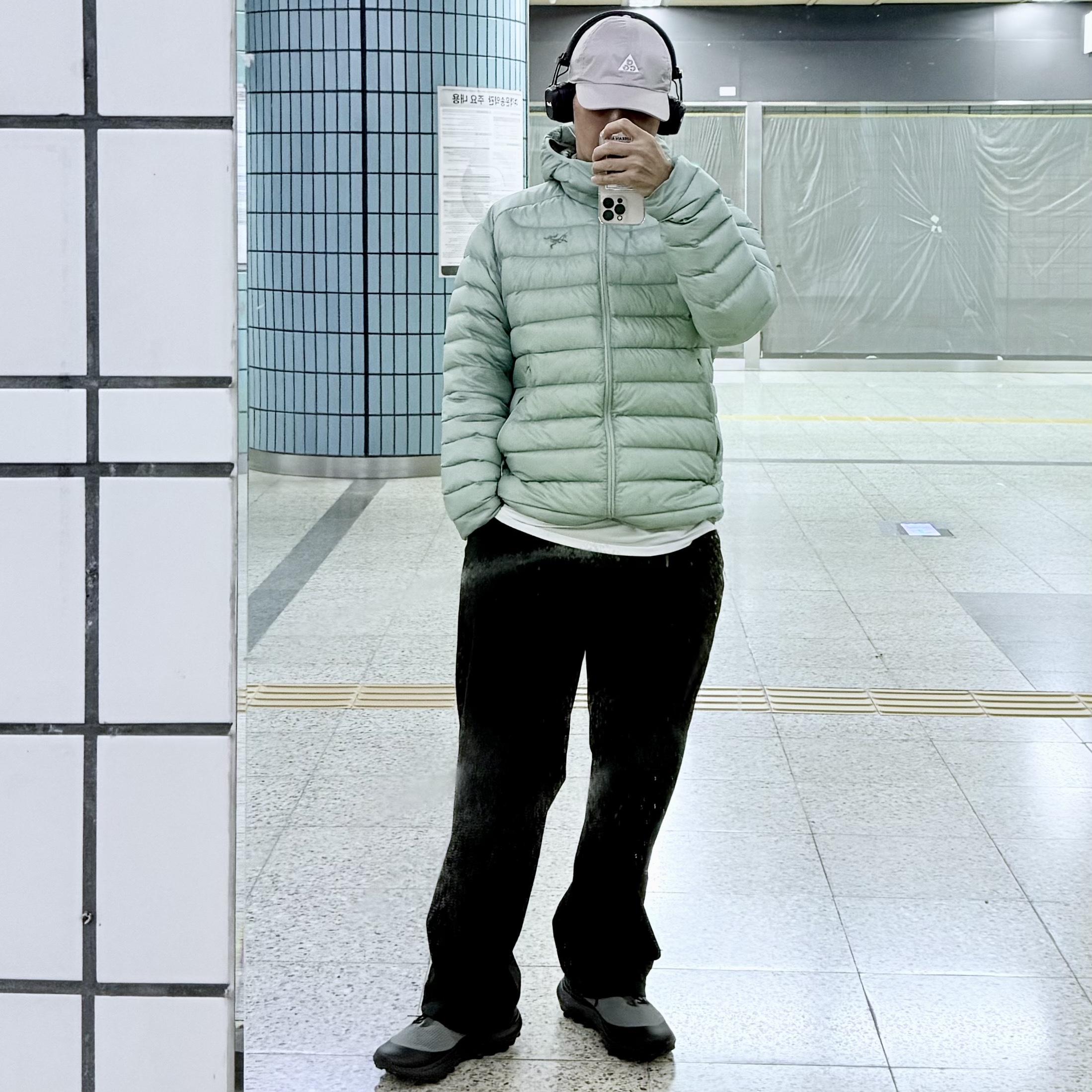Nike ACG Dri-Fit Club Trail Cap College Grey, Arc'teryx Cerium Hoody Stone Green 착용 스타일