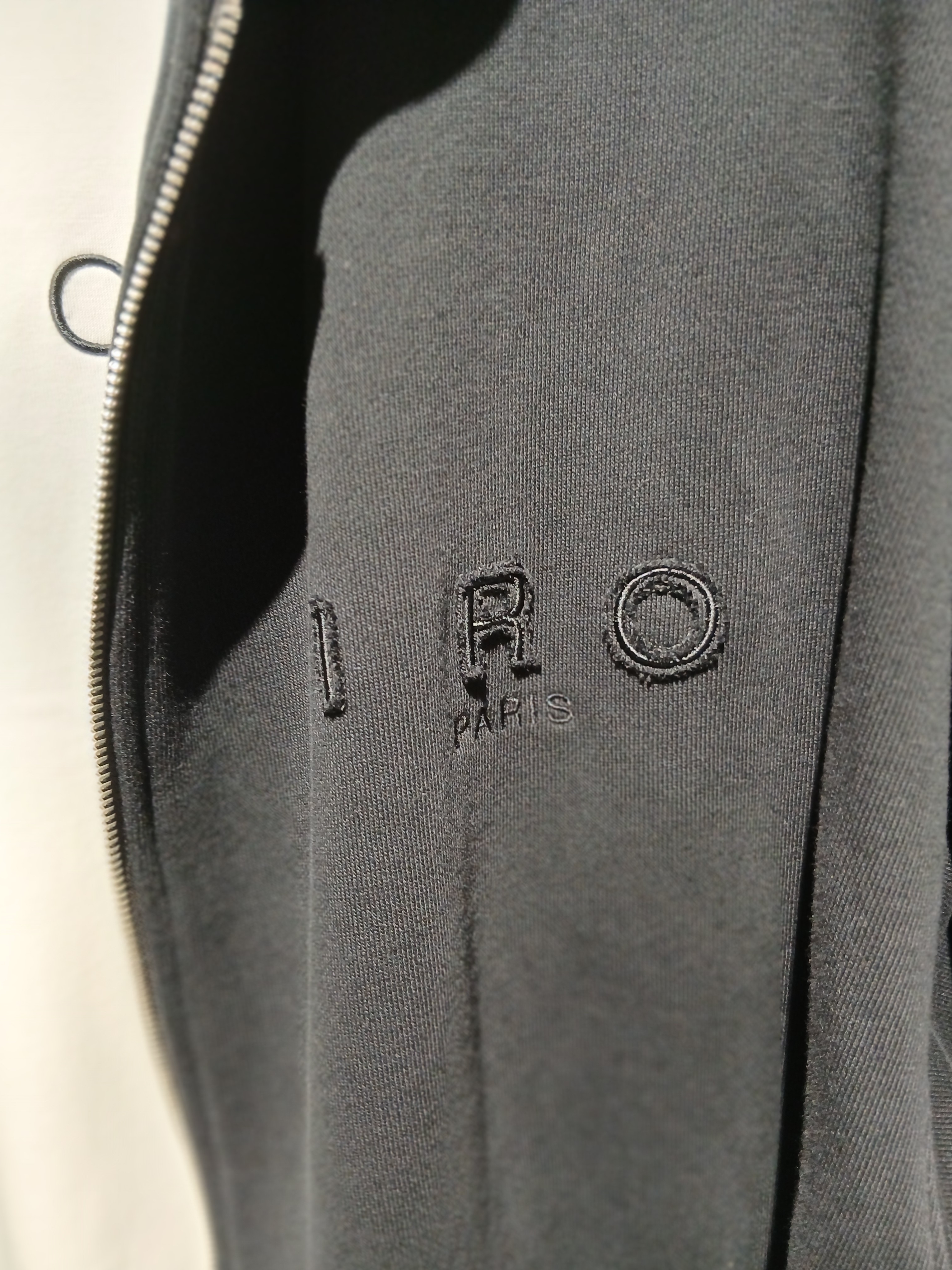 IRO Sable Pigment Logo T-Shirt White, IRO Nuance Canvas Color-Block Zip-Up Dyed Hoodie Black 착용 스타일 - 2
